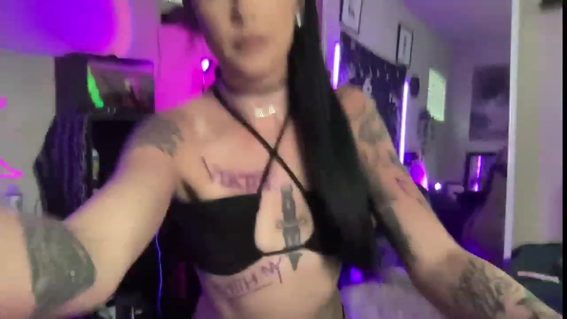 Gallery image thumbnail from RileyWoods's myfreecams stream on, 07/29/2023, 03:31 image 15 of 20