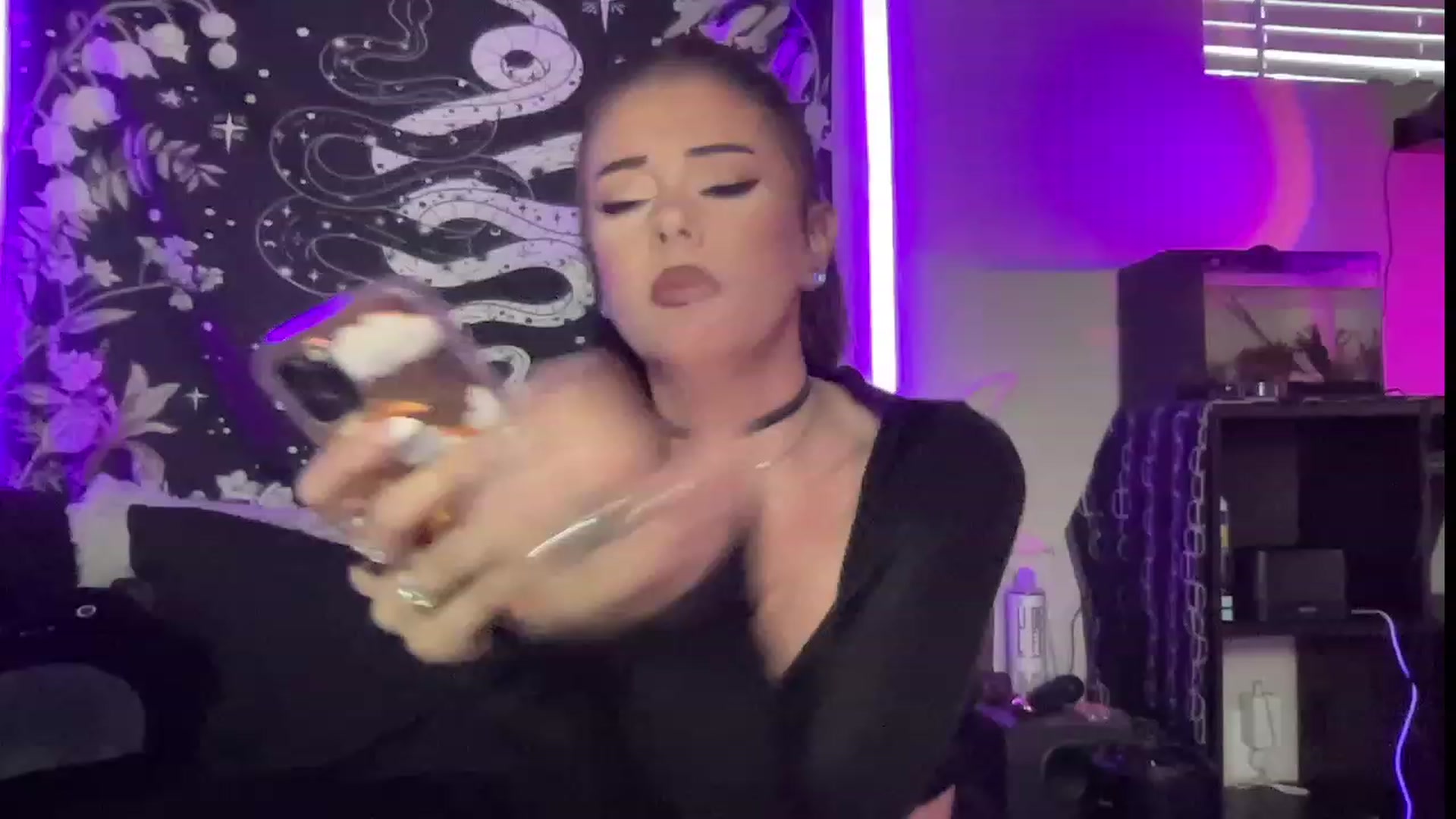 Gallery image thumbnail from RileyWoods's myfreecams stream on, 07/30/2023, 01:51 image 10 of 20