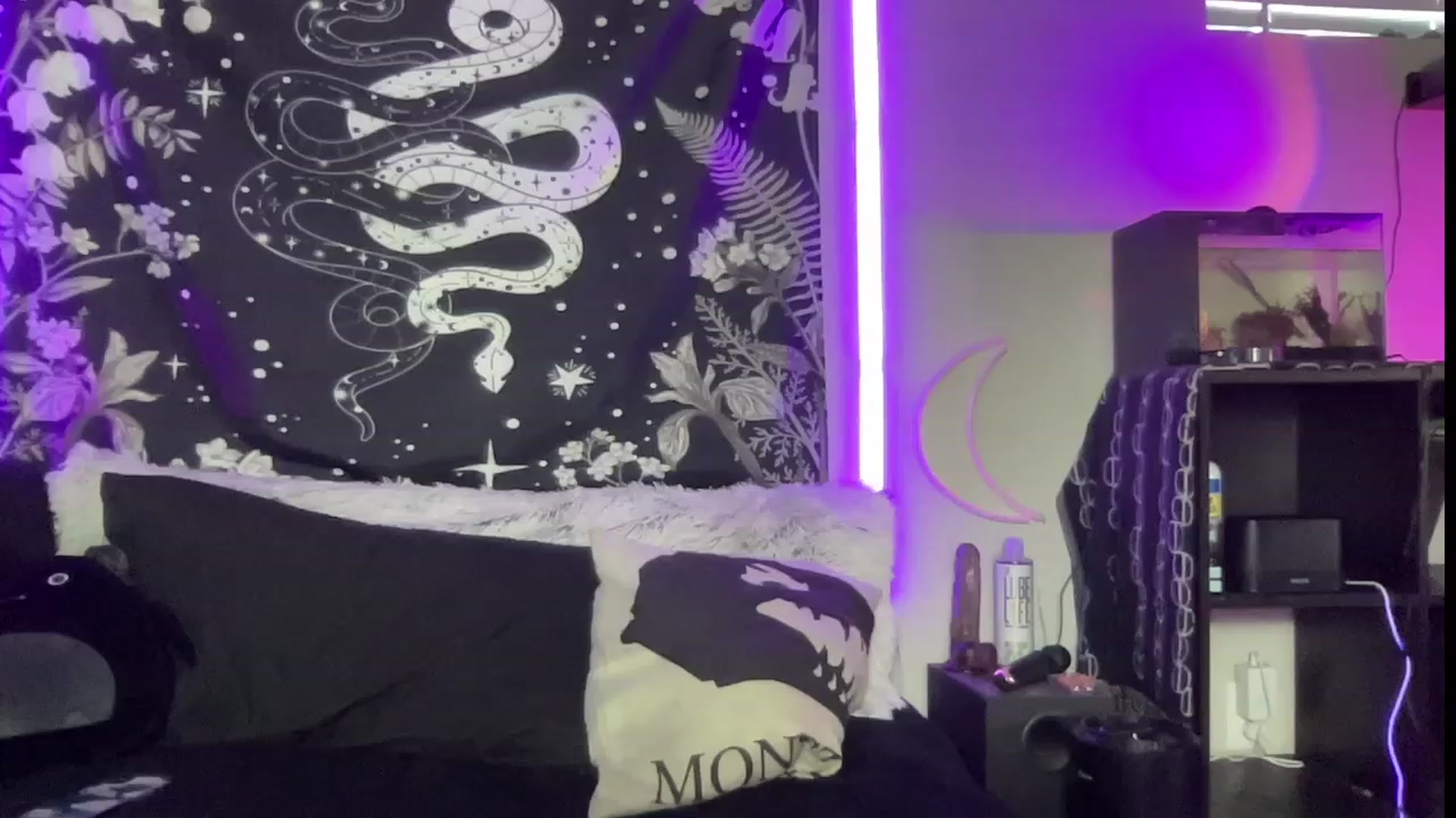 Gallery image thumbnail from RileyWoods's myfreecams stream on, 07/30/2023, 01:51 image 4 of 20