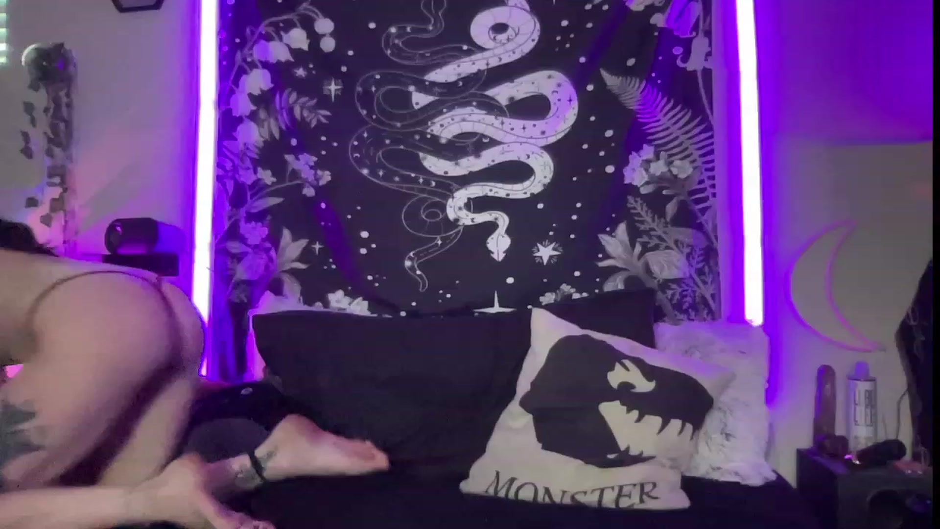 Gallery image thumbnail from RileyWoods's myfreecams stream on, 07/30/2023, 03:27 image 2 of 20