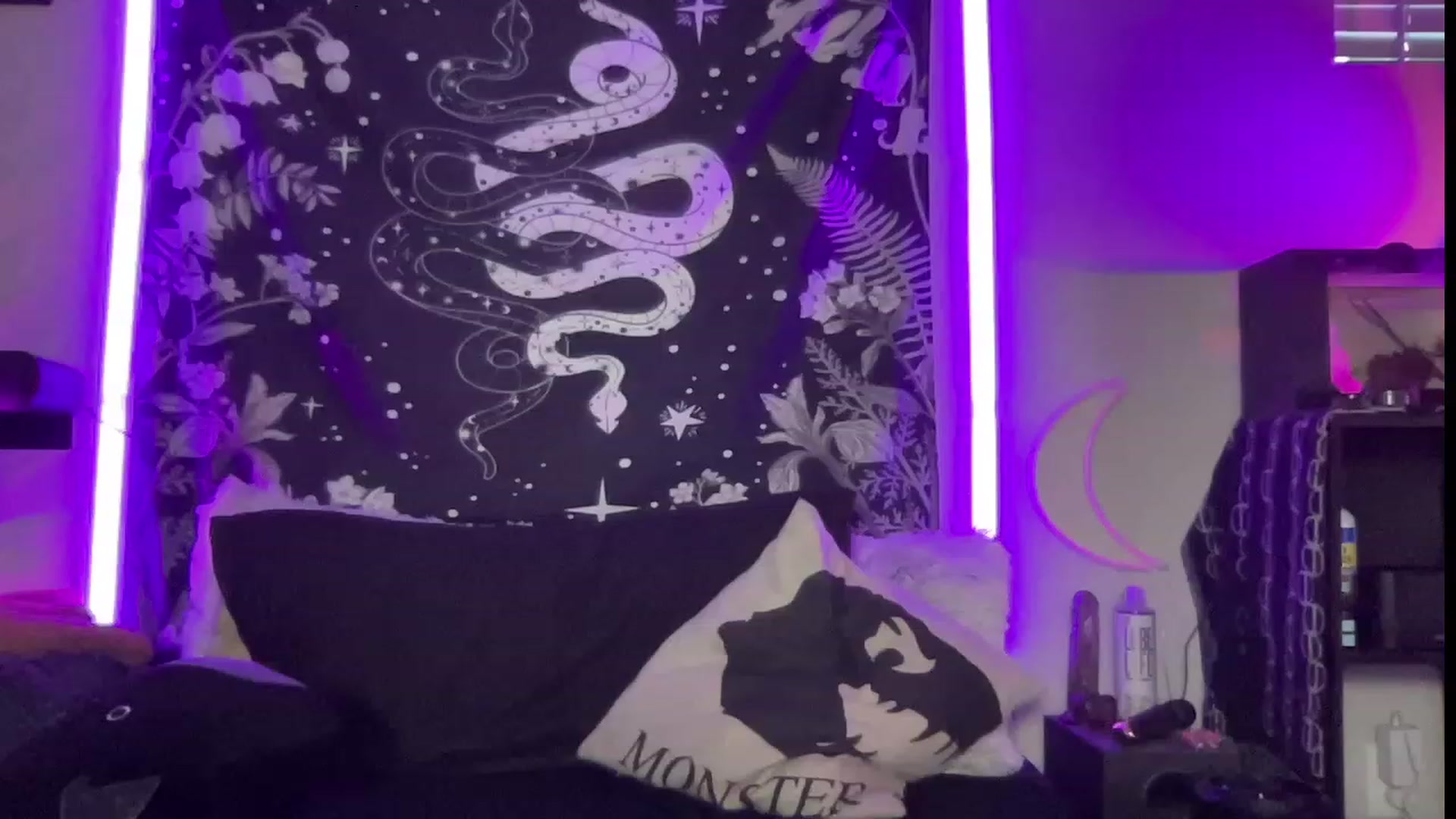 Gallery image thumbnail from RileyWoods's myfreecams stream on, 07/30/2023, 03:27 image 10 of 20