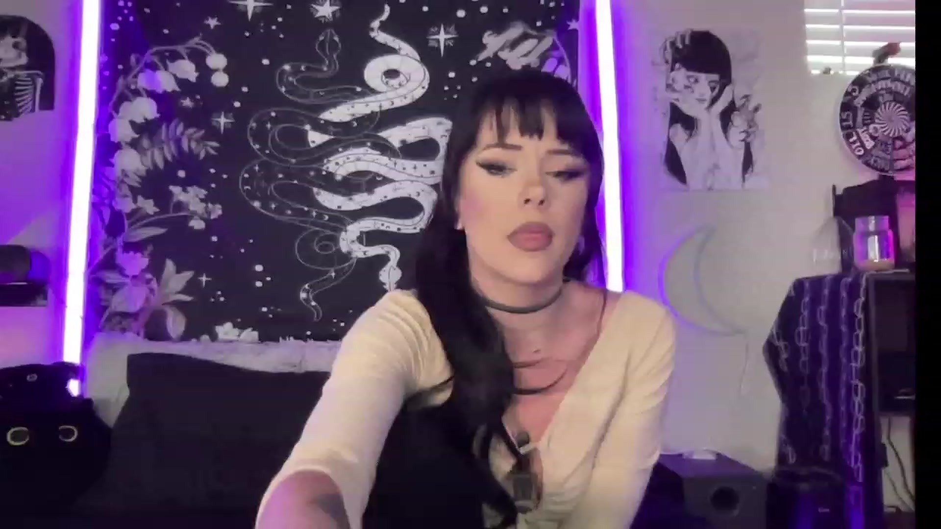 Gallery image thumbnail from RileyWoods's myfreecams stream on, 08/05/2023, 01:13 image 17 of 20