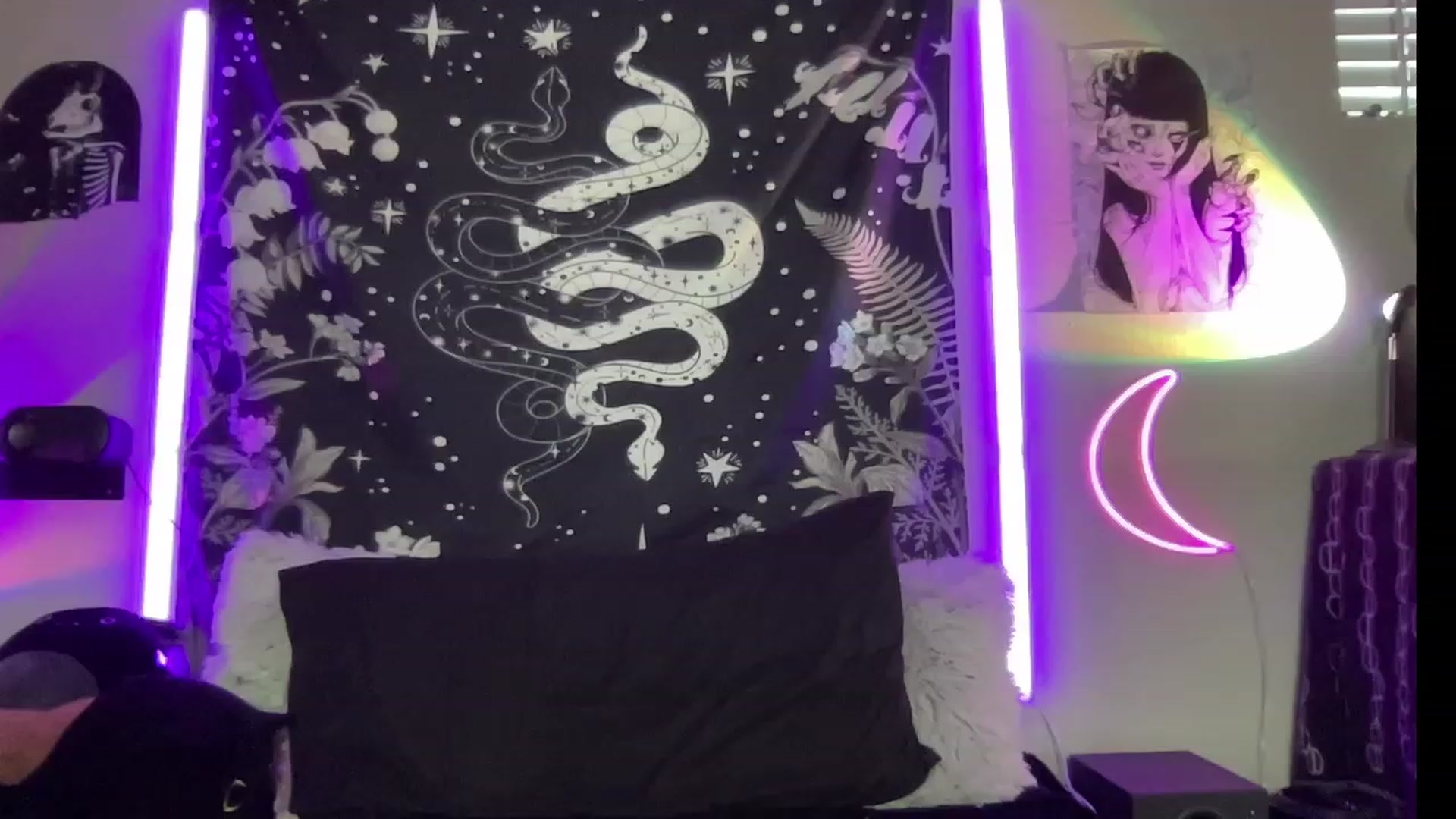 Gallery image thumbnail from RileyWoods's myfreecams stream on, 08/06/2023, 02:00 image 10 of 20