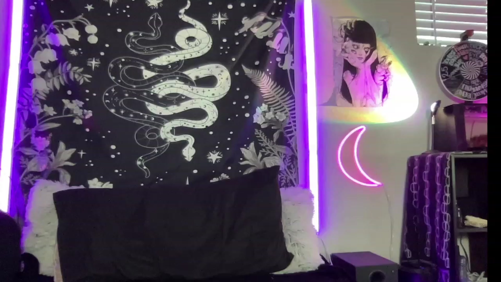 Gallery image thumbnail from RileyWoods's myfreecams stream on, 08/06/2023, 02:00 image 6 of 20