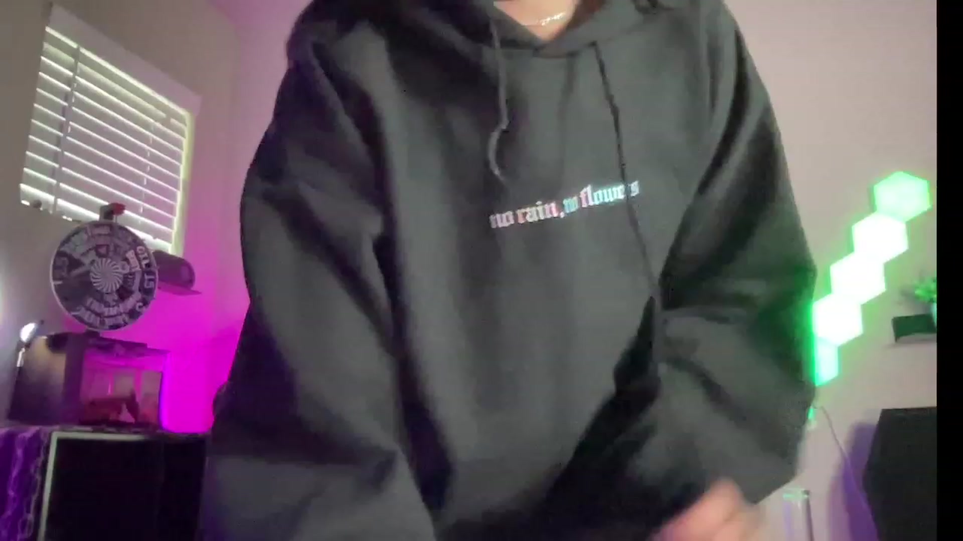 Gallery image thumbnail from RileyWoods's myfreecams stream on, 08/06/2023, 02:00 image 19 of 20