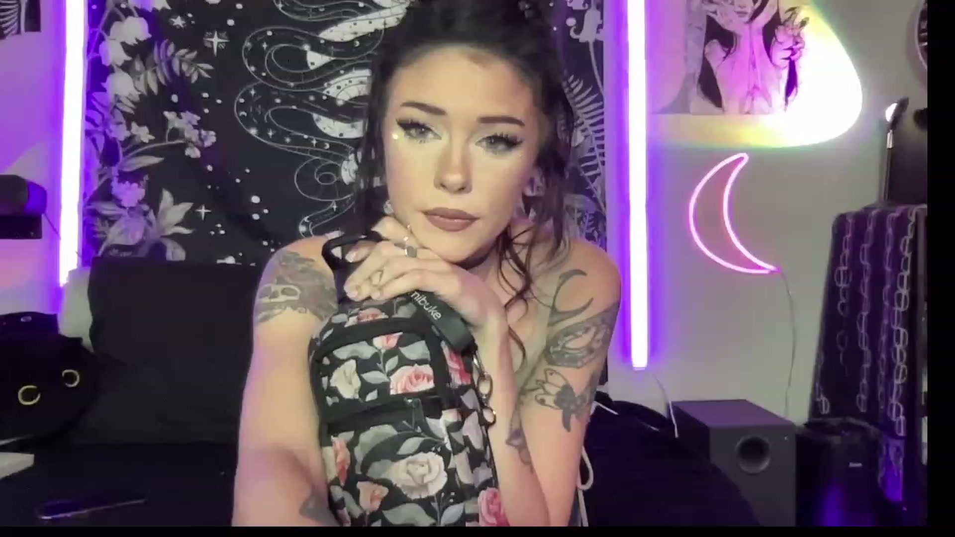 Gallery image thumbnail from RileyWoods's myfreecams stream on, 08/07/2023, 24:04 image 4 of 20