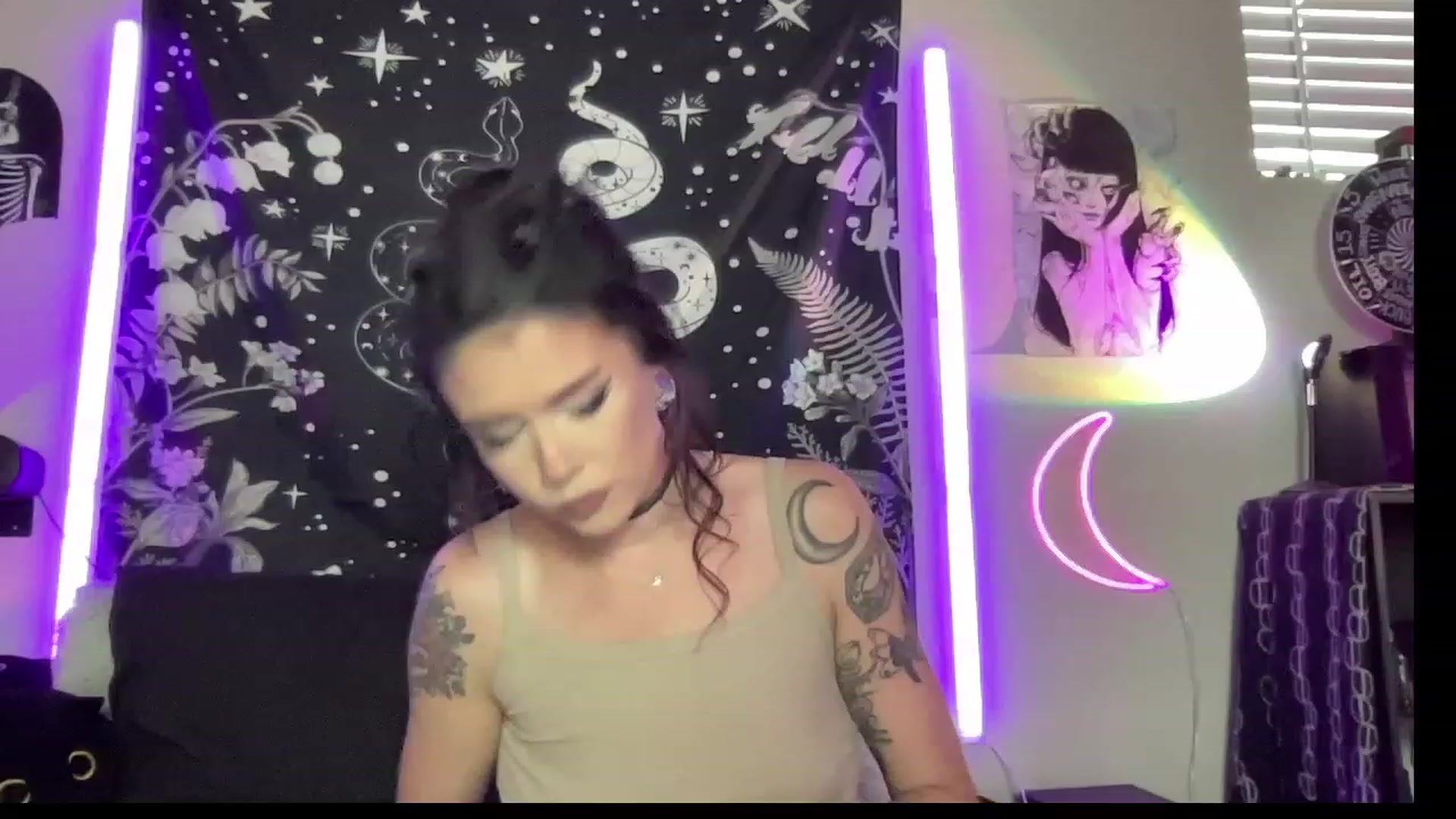 Gallery image thumbnail from RileyWoods's myfreecams stream on, 08/07/2023, 24:04 image 6 of 20