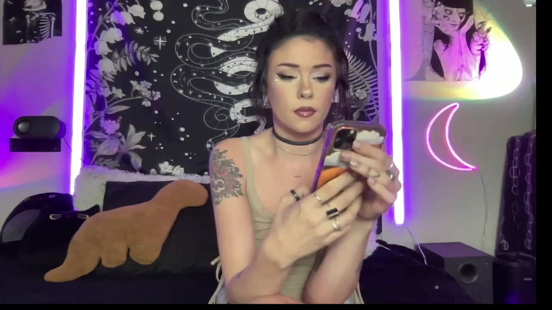 Gallery image thumbnail from RileyWoods's myfreecams stream on, 08/07/2023, 24:04 image 14 of 20