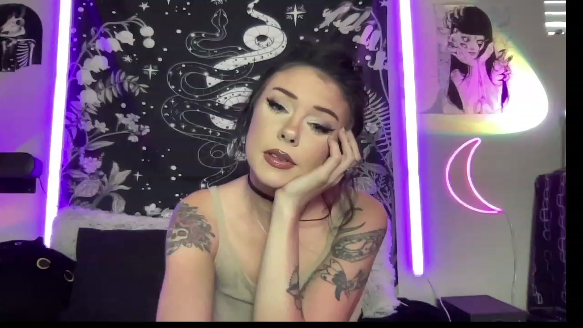 Gallery image thumbnail from RileyWoods's myfreecams stream on, 08/07/2023, 24:04 image 20 of 20