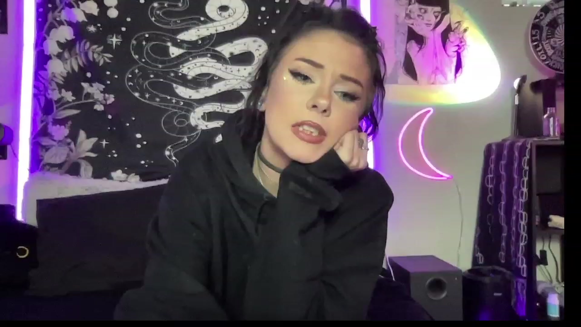 Gallery image thumbnail from RileyWoods's myfreecams stream on, 08/07/2023, 01:28 image 20 of 20