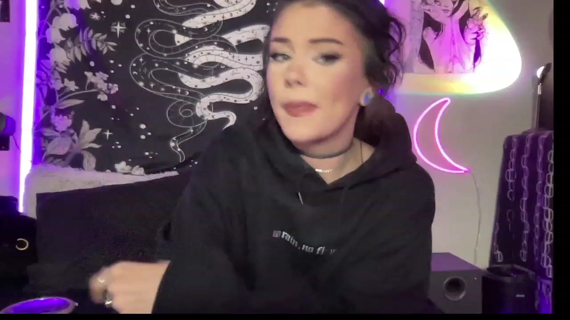 Gallery image thumbnail from RileyWoods's myfreecams stream on, 08/07/2023, 01:28 image 12 of 20