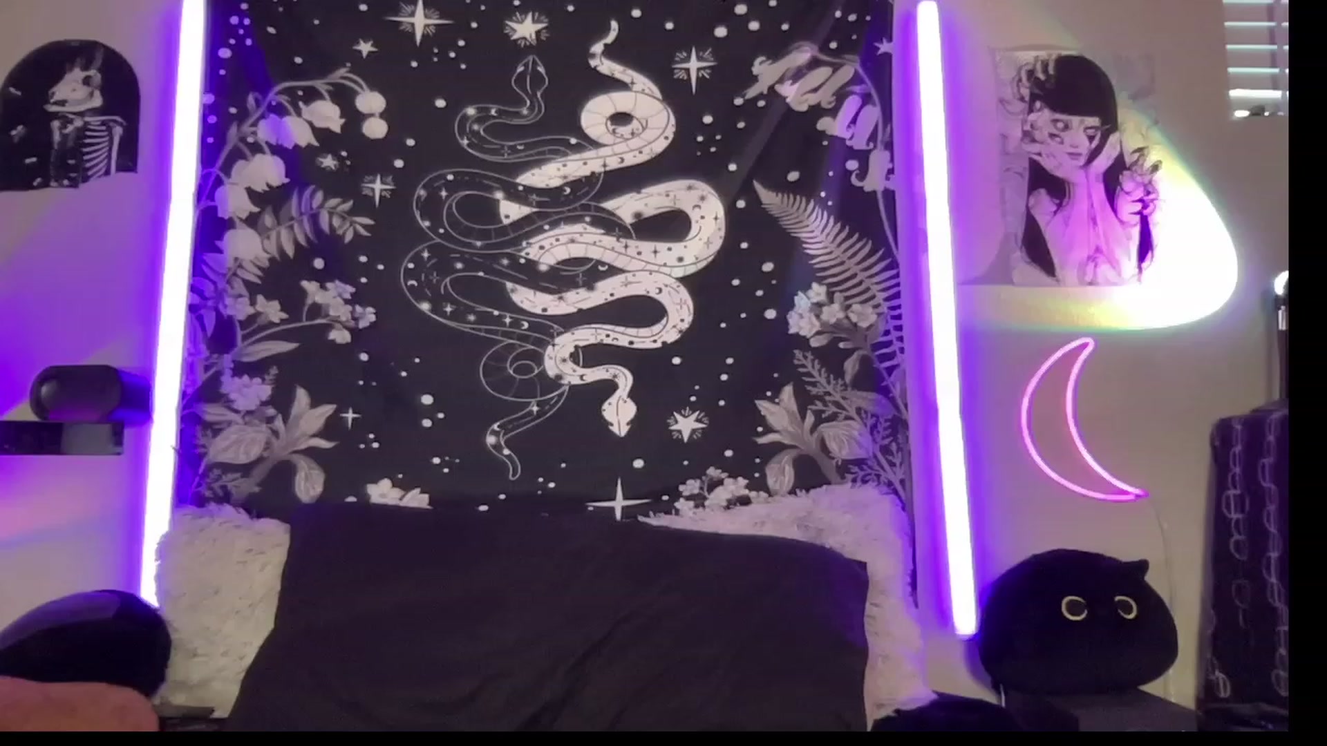 Gallery image thumbnail from RileyWoods's myfreecams stream on, 08/08/2023, 03:10 image 11 of 20