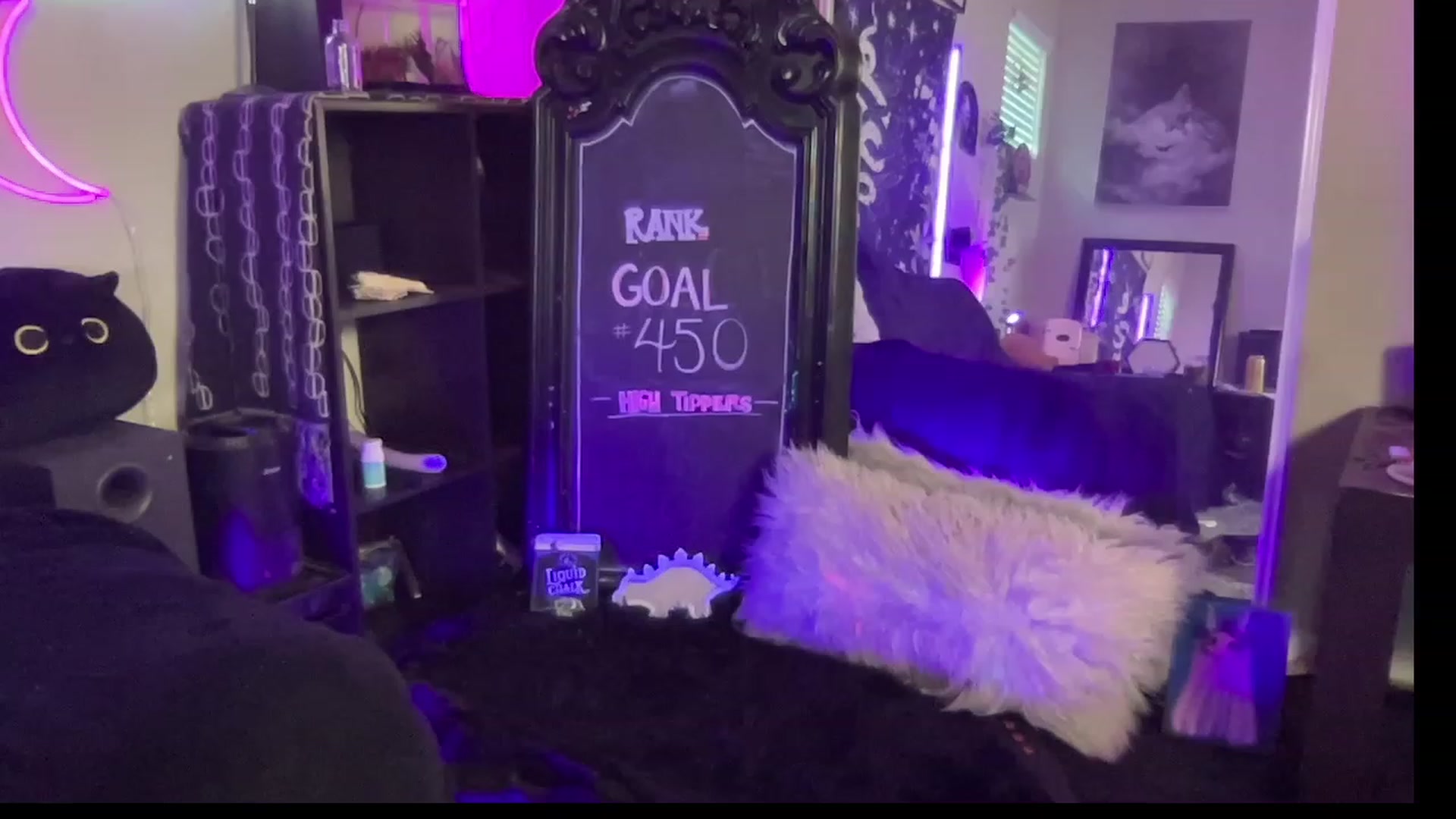 Gallery image thumbnail from RileyWoods's myfreecams stream on, 08/08/2023, 03:10 image 4 of 20