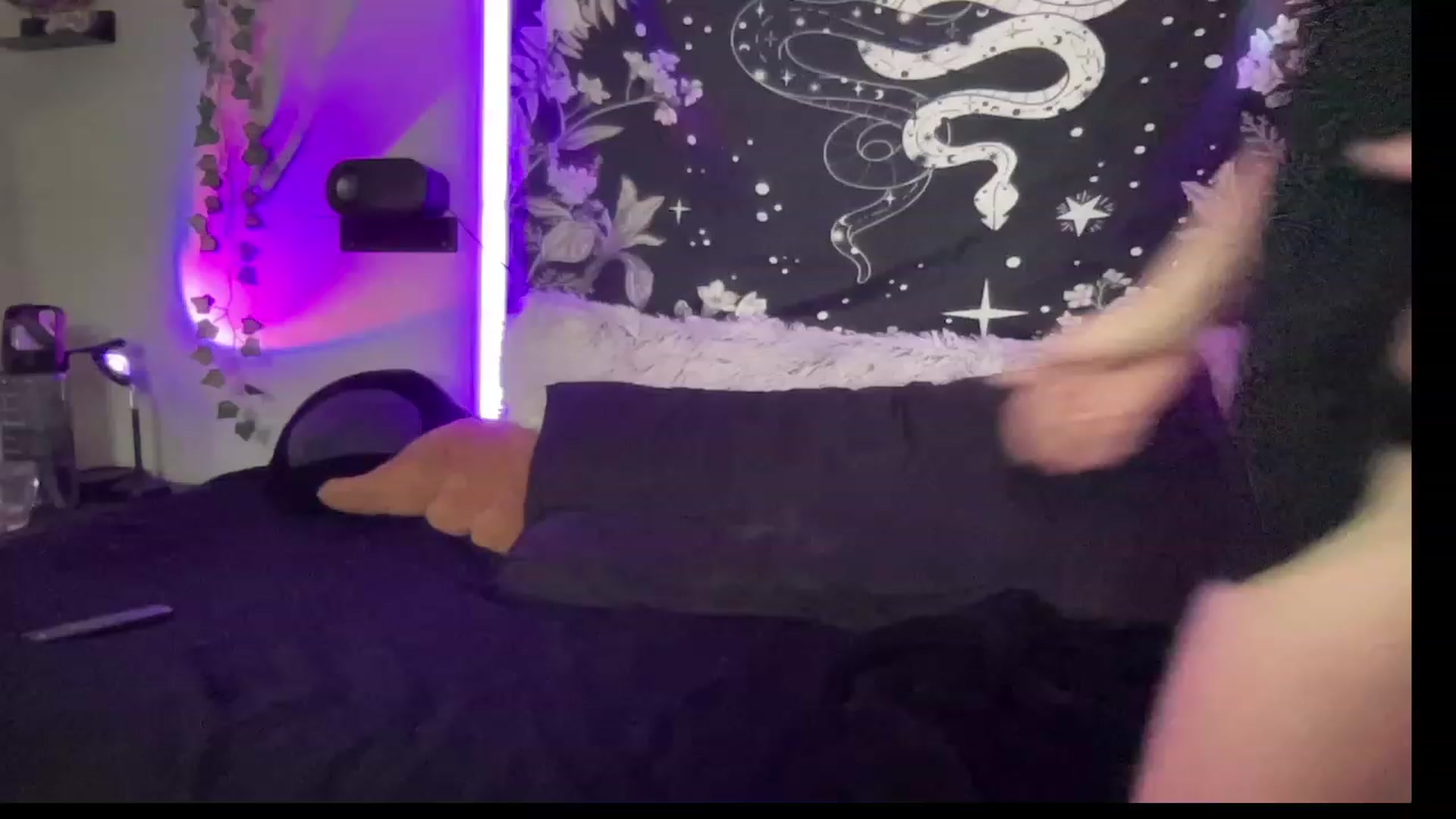 Gallery image thumbnail from RileyWoods's myfreecams stream on, 08/09/2023, 24:00 image 6 of 20