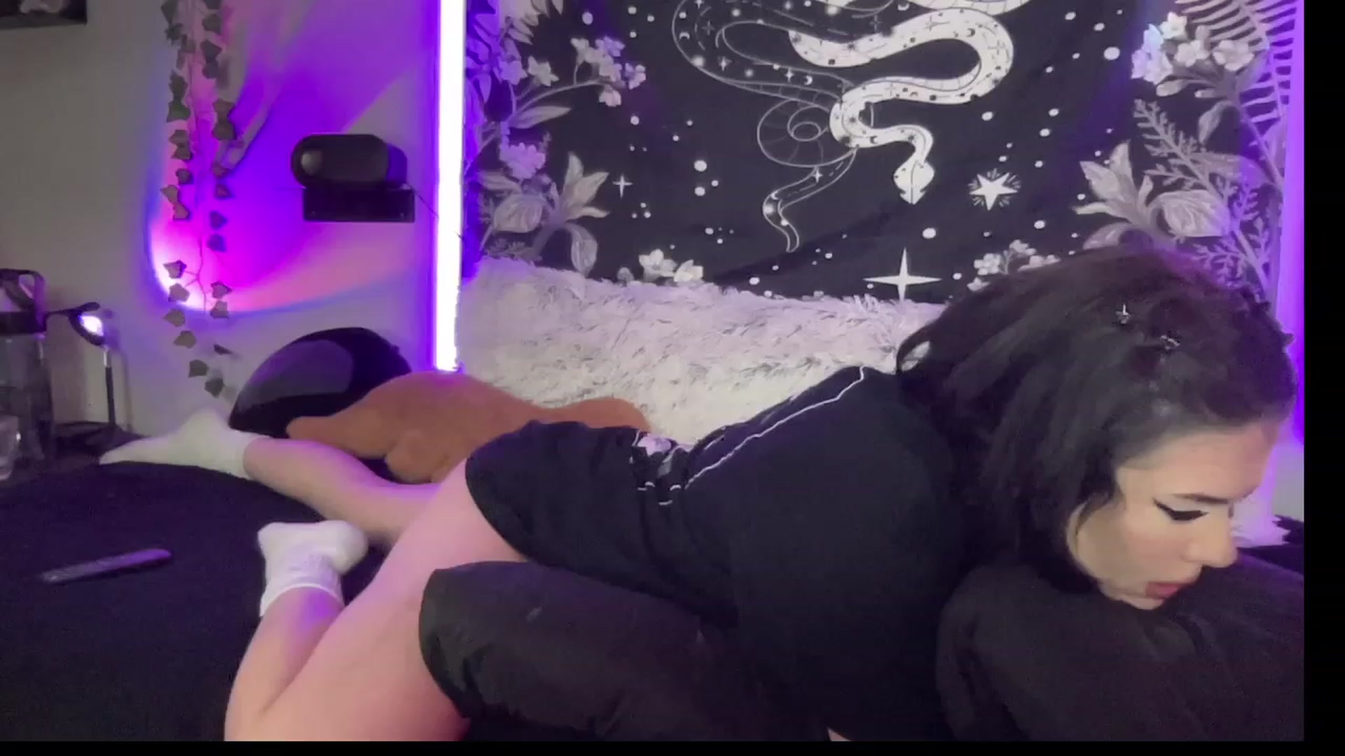 Gallery image thumbnail from RileyWoods's myfreecams stream on, 08/09/2023, 24:00 image 14 of 20