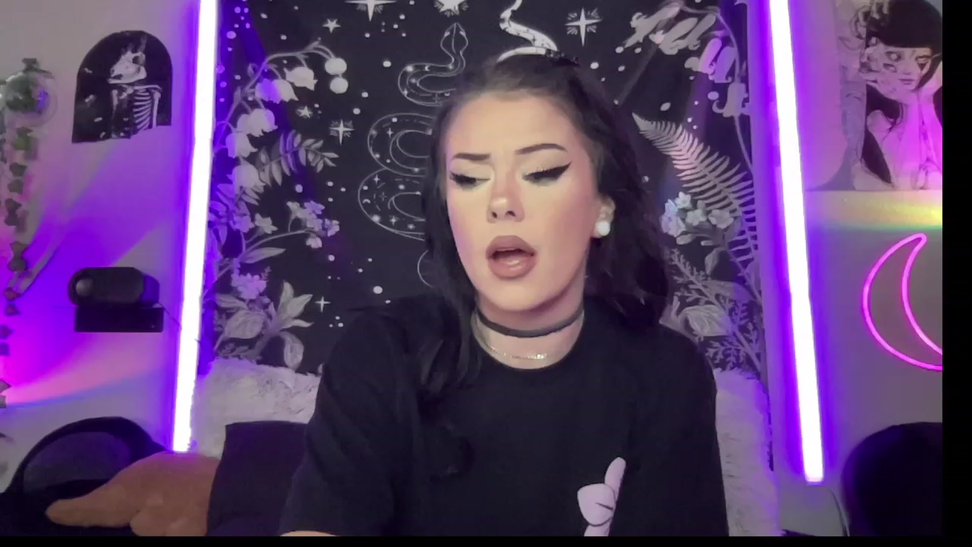 Gallery image thumbnail from RileyWoods's myfreecams stream on, 08/09/2023, 24:00 image 7 of 20
