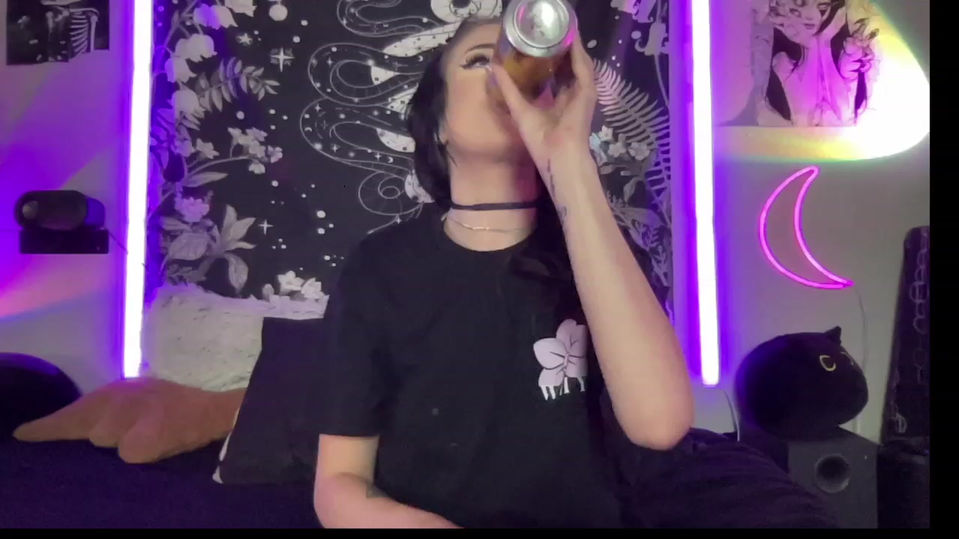 Gallery image thumbnail from RileyWoods's myfreecams stream on, 08/09/2023, 24:00 image 20 of 20