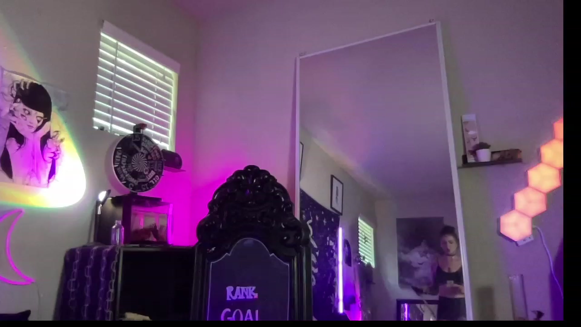 Gallery image thumbnail from RileyWoods's myfreecams stream on, 08/10/2023, 02:14 image 3 of 20
