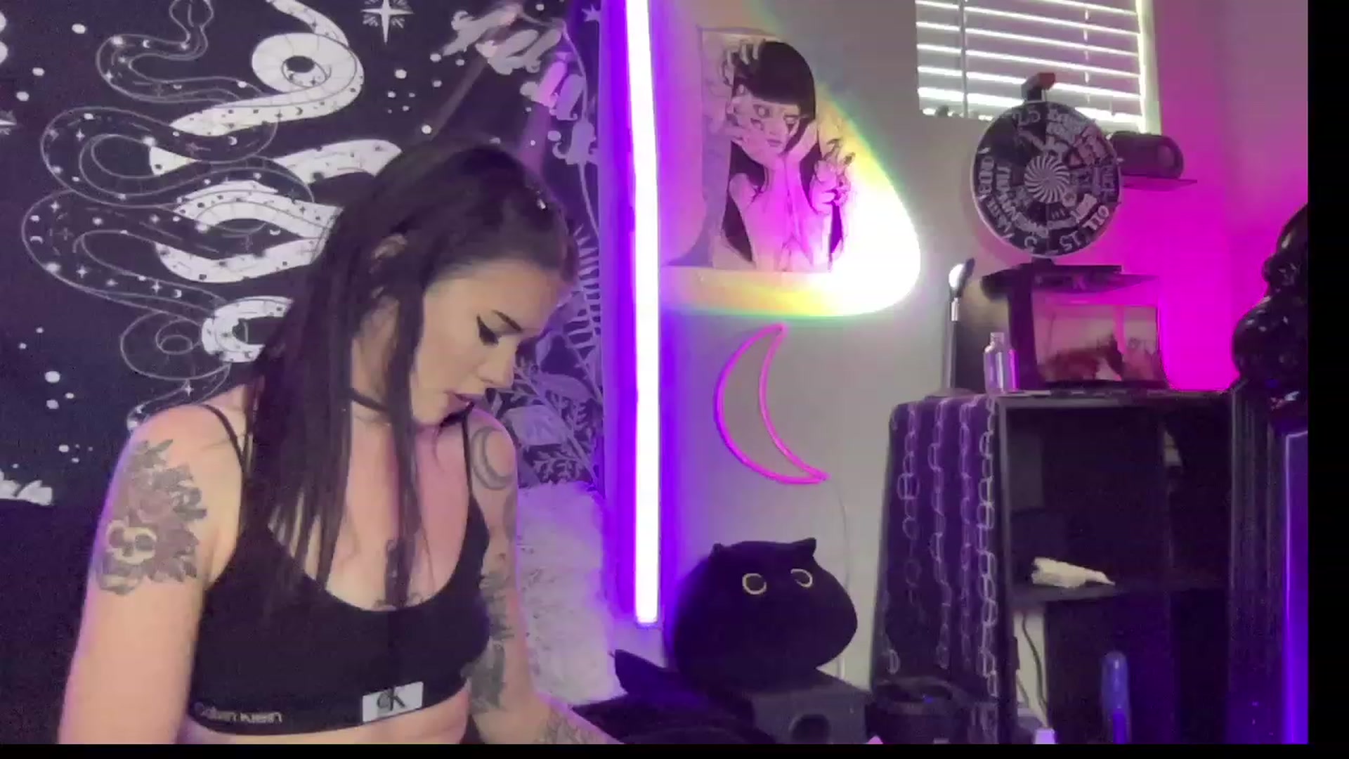 Gallery image thumbnail from RileyWoods's myfreecams stream on, 08/10/2023, 03:03 image 7 of 20