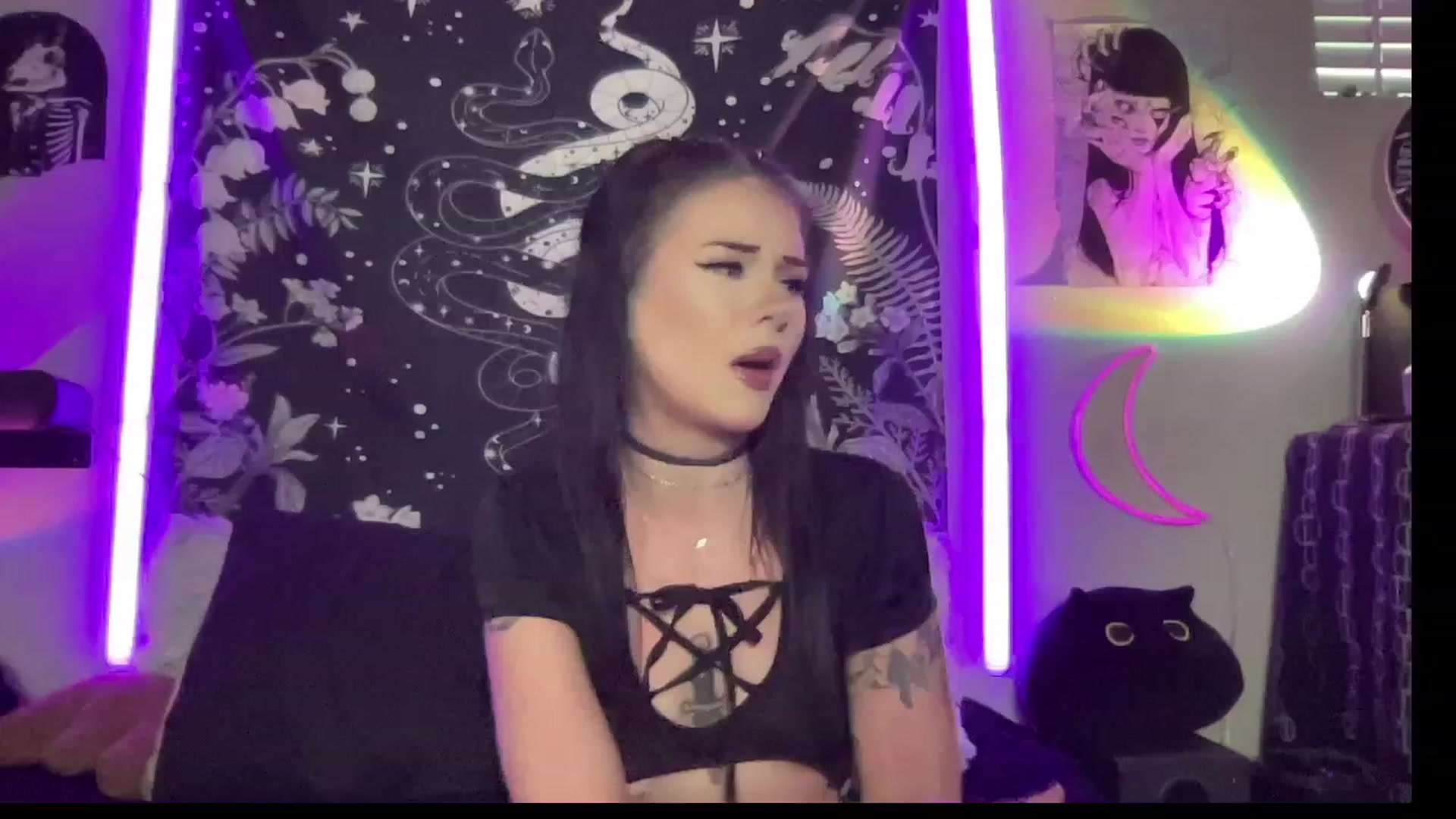 Gallery image thumbnail from RileyWoods's myfreecams stream on, 08/10/2023, 03:03 image 16 of 20
