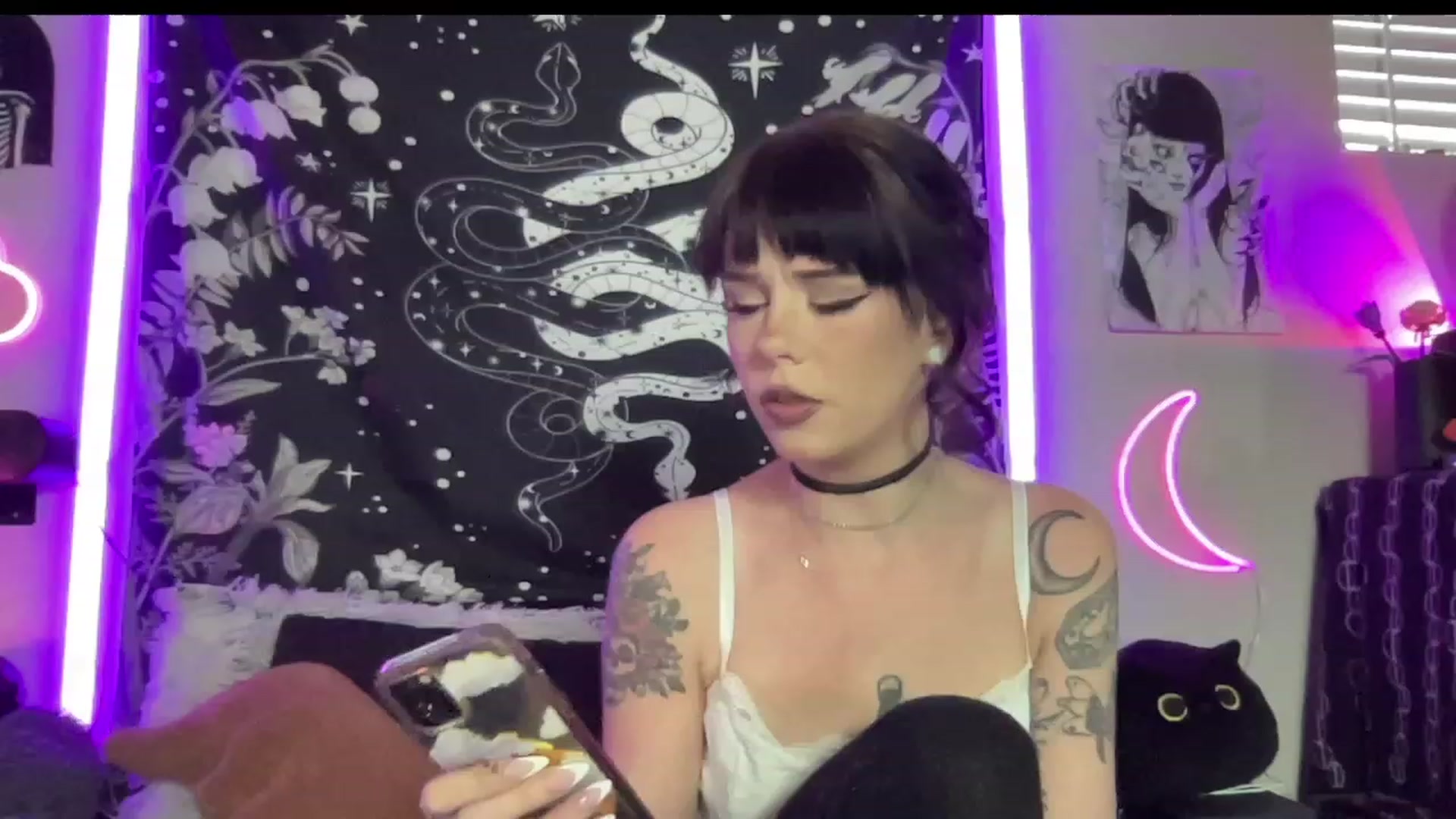 Gallery image thumbnail from RileyWoods's myfreecams stream on, 08/26/2023, 23:12 image 10 of 20