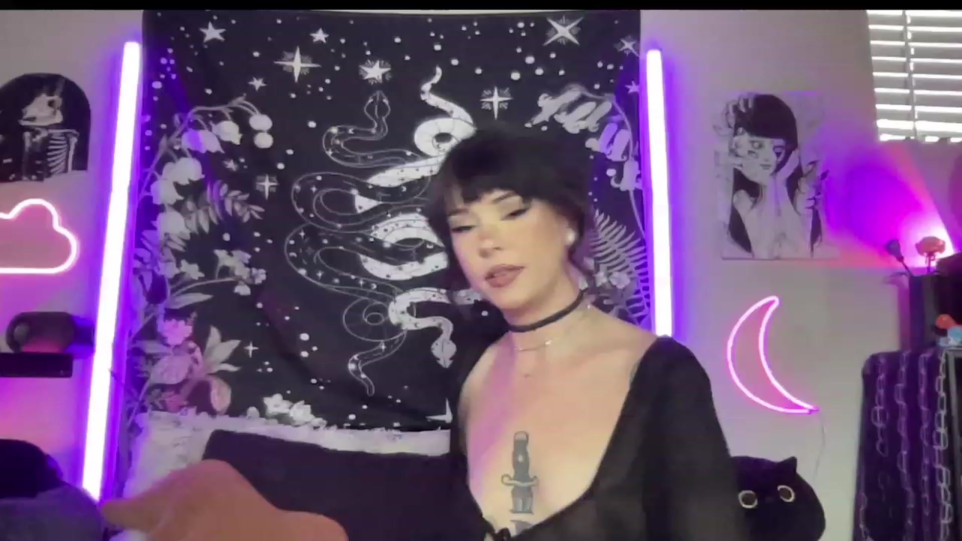 Gallery image thumbnail from RileyWoods's myfreecams stream on, 08/27/2023, 01:37 image 1 of 20