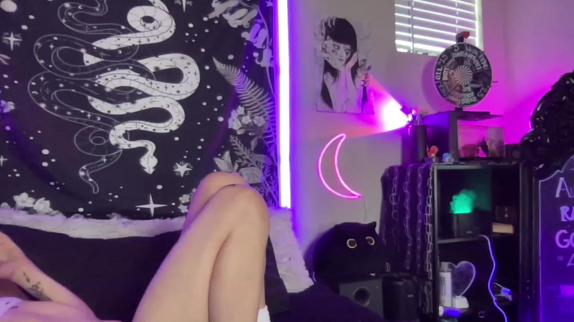 Gallery image thumbnail from RileyWoods's myfreecams stream on, 08/28/2023, 02:09 image 4 of 20