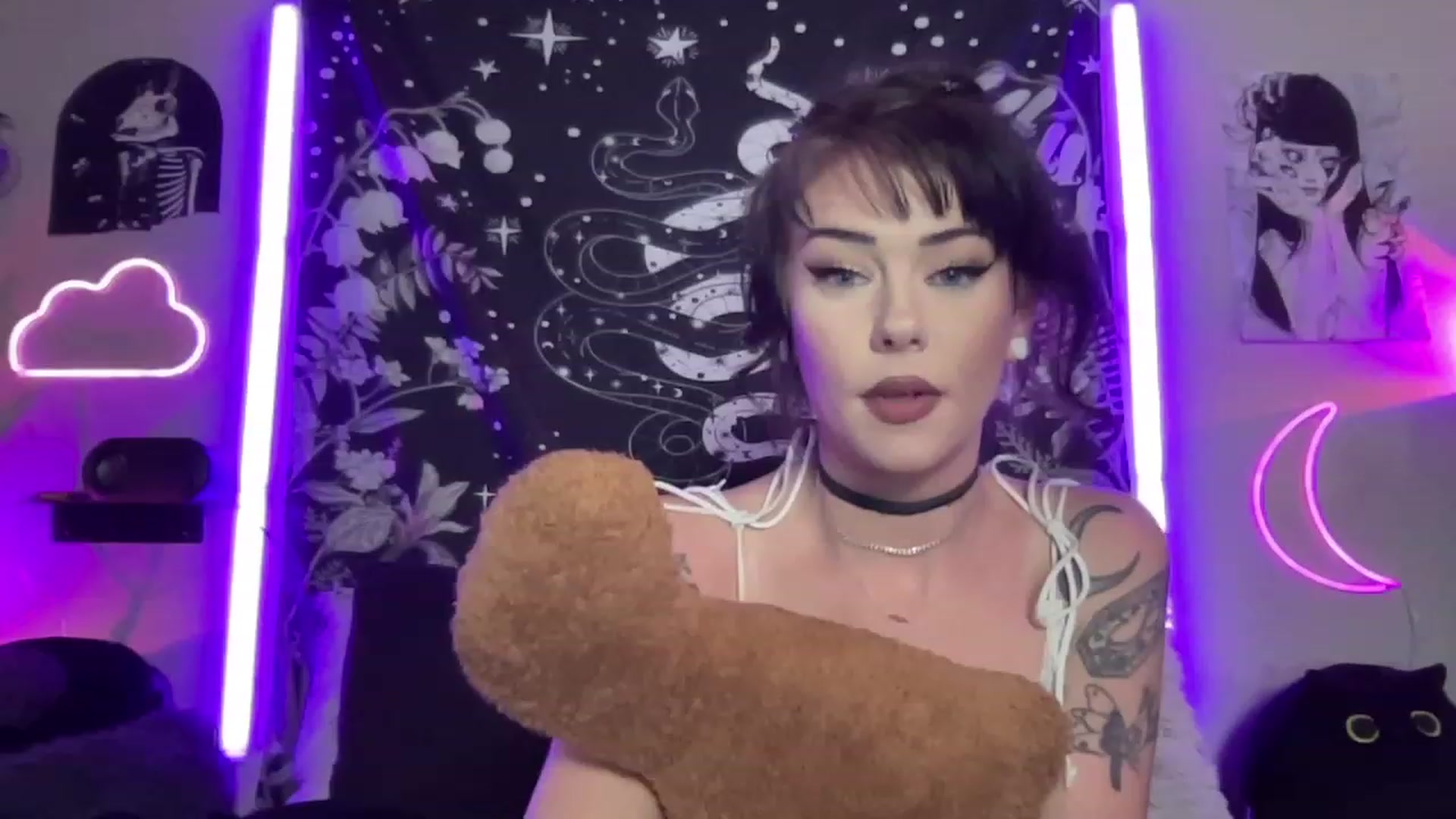 Gallery image thumbnail from RileyWoods's myfreecams stream on, 08/28/2023, 02:09 image 11 of 20