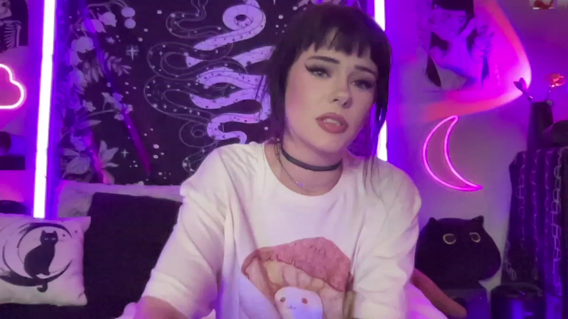 Gallery image thumbnail from RileyWoods's myfreecams stream on, 09/05/2023, 02:54 image 4 of 20