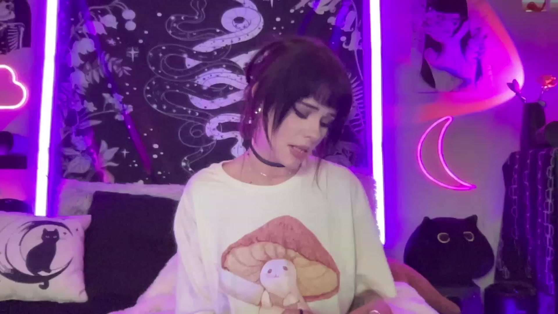 Gallery image thumbnail from RileyWoods's myfreecams stream on, 09/05/2023, 02:54 image 6 of 20