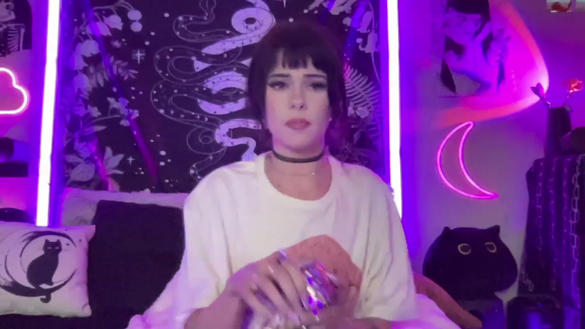 Gallery image thumbnail from RileyWoods's myfreecams stream on, 09/05/2023, 02:54 image 5 of 20
