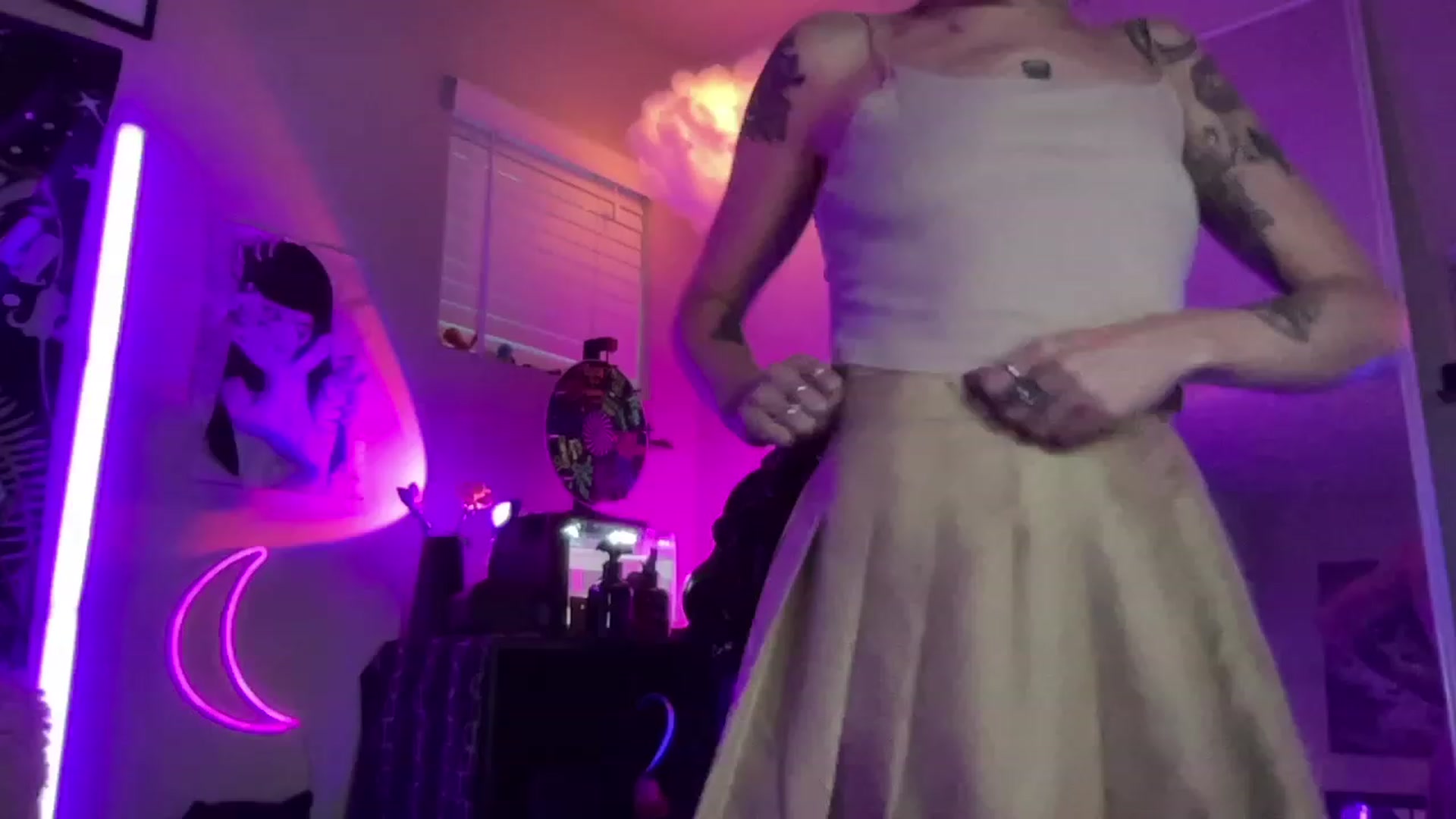 Gallery image thumbnail from RileyWoods's myfreecams stream on, 09/05/2023, 02:54 image 10 of 20