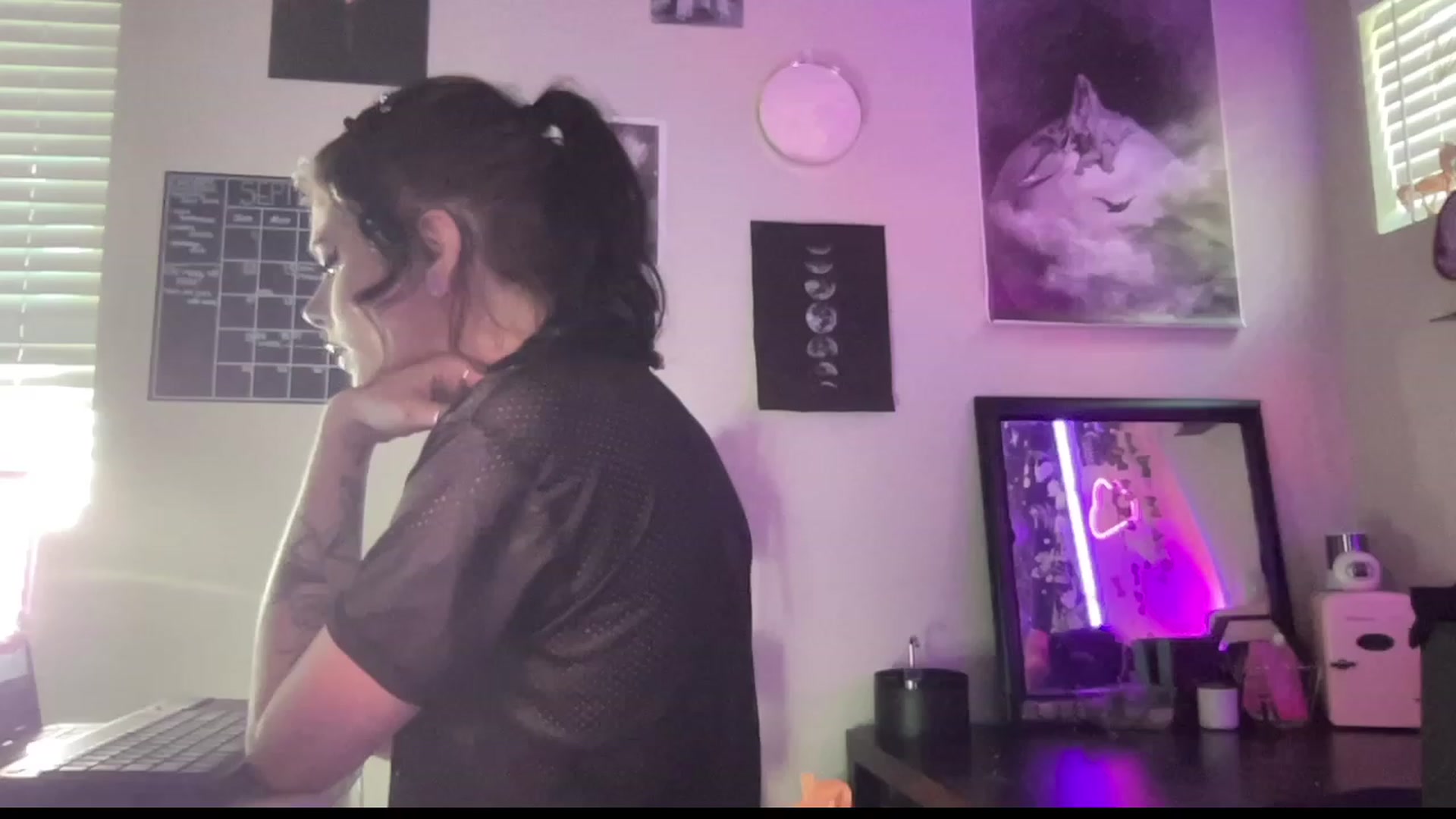 Gallery image thumbnail from RileyWoods's myfreecams stream on, 09/19/2023, 24:27 image 12 of 20