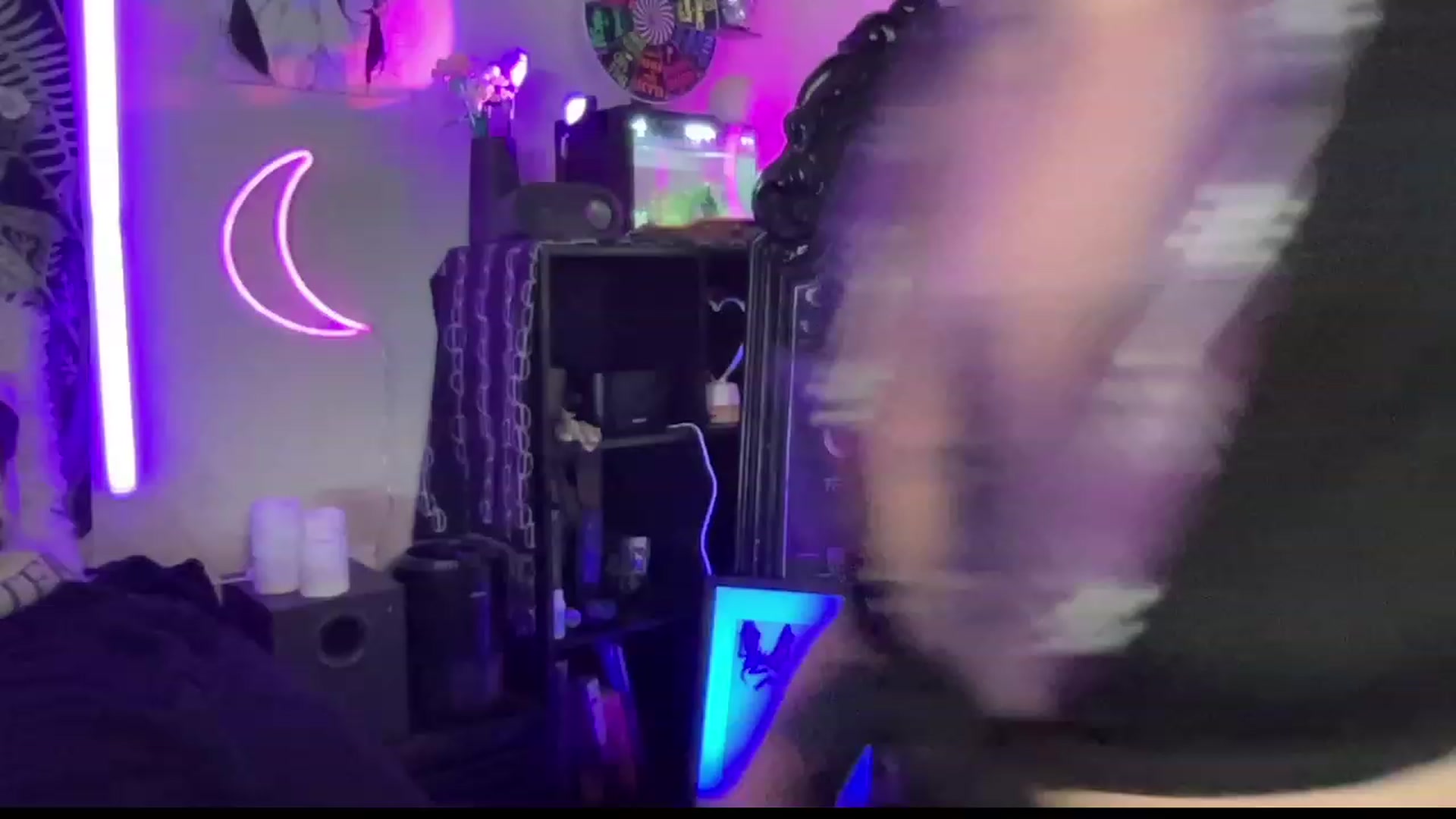 Gallery image thumbnail from RileyWoods's myfreecams stream on, 09/19/2023, 24:27 image 9 of 20