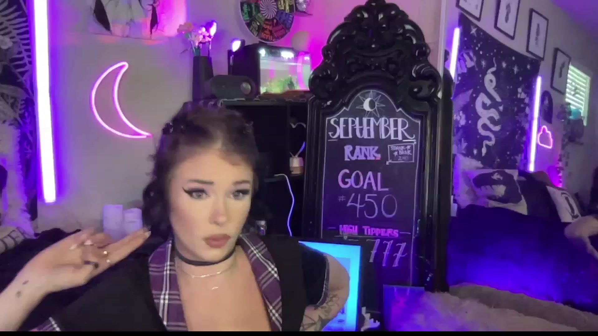 Gallery image thumbnail from RileyWoods's myfreecams stream on, 09/19/2023, 24:27 image 7 of 20