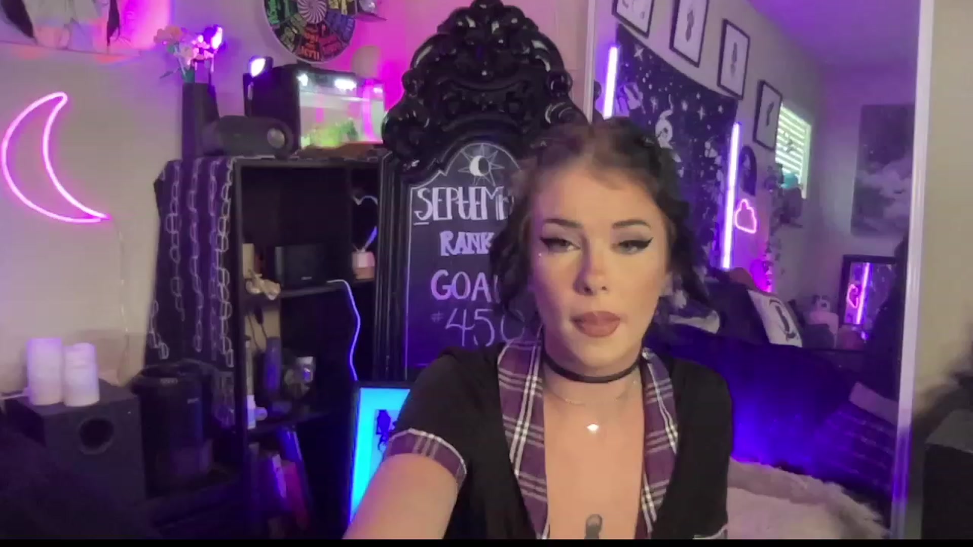 Gallery image thumbnail from RileyWoods's myfreecams stream on, 09/19/2023, 24:27 image 5 of 20