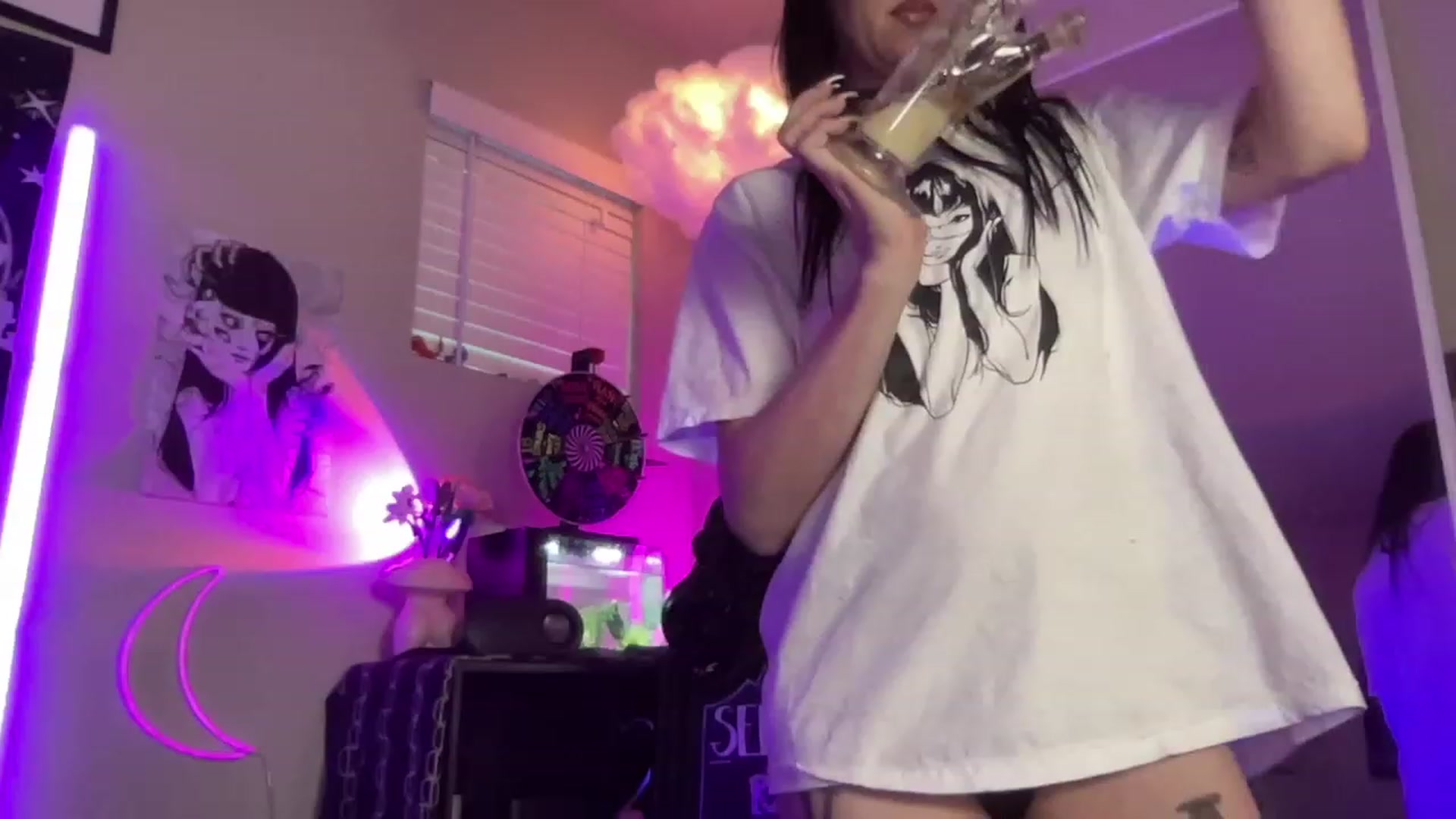 Gallery image thumbnail from RileyWoods's myfreecams stream on, 09/25/2023, 01:34 image 7 of 20