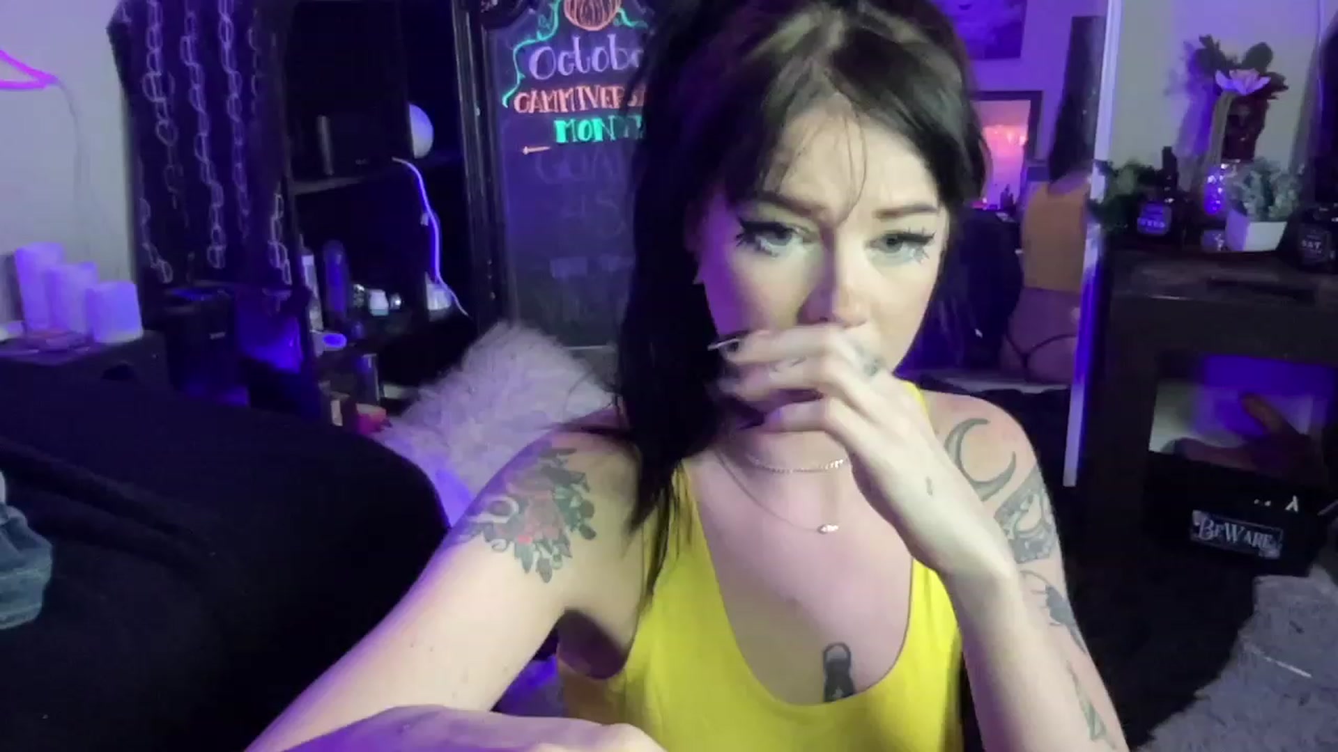 Gallery image thumbnail from RileyWoods's myfreecams stream on, 10/09/2023, 01:17 image 16 of 20
