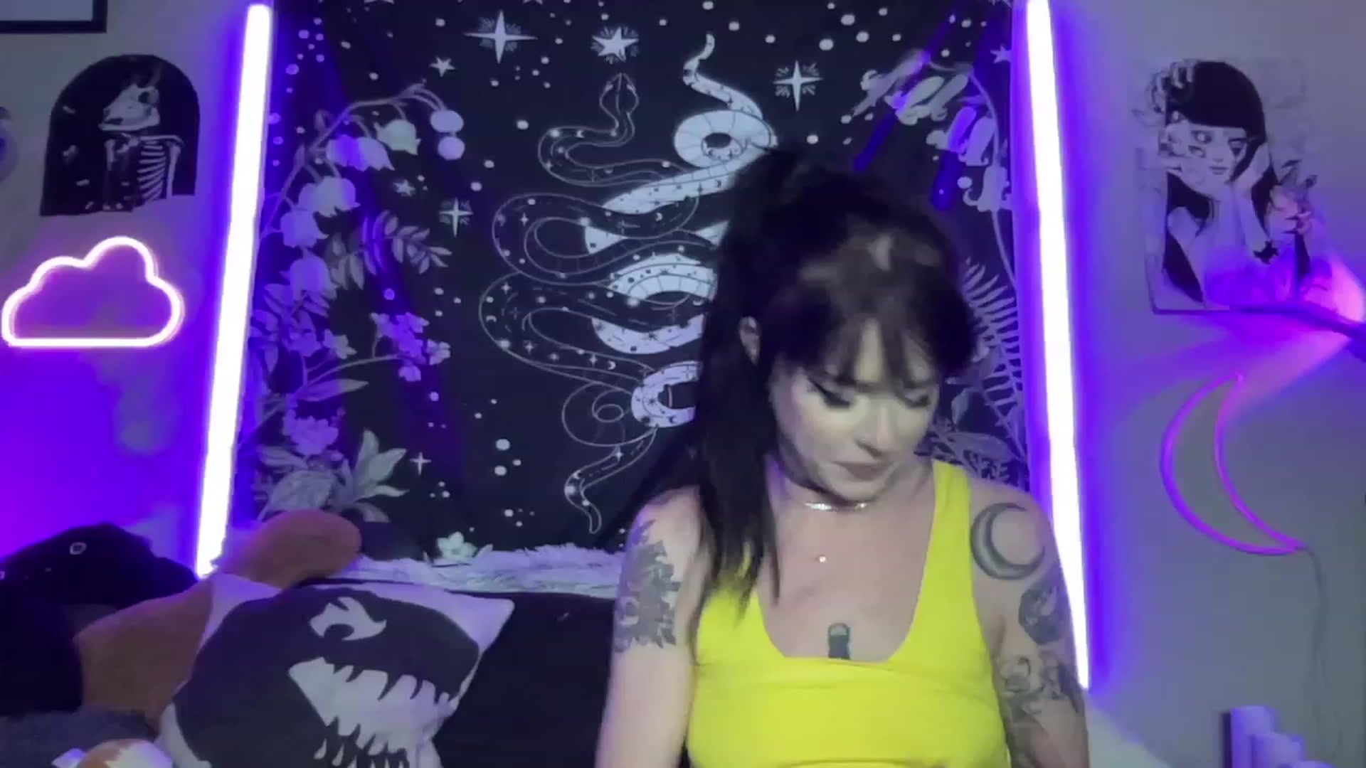 Gallery image thumbnail from RileyWoods's myfreecams stream on, 10/09/2023, 01:17 image 1 of 20