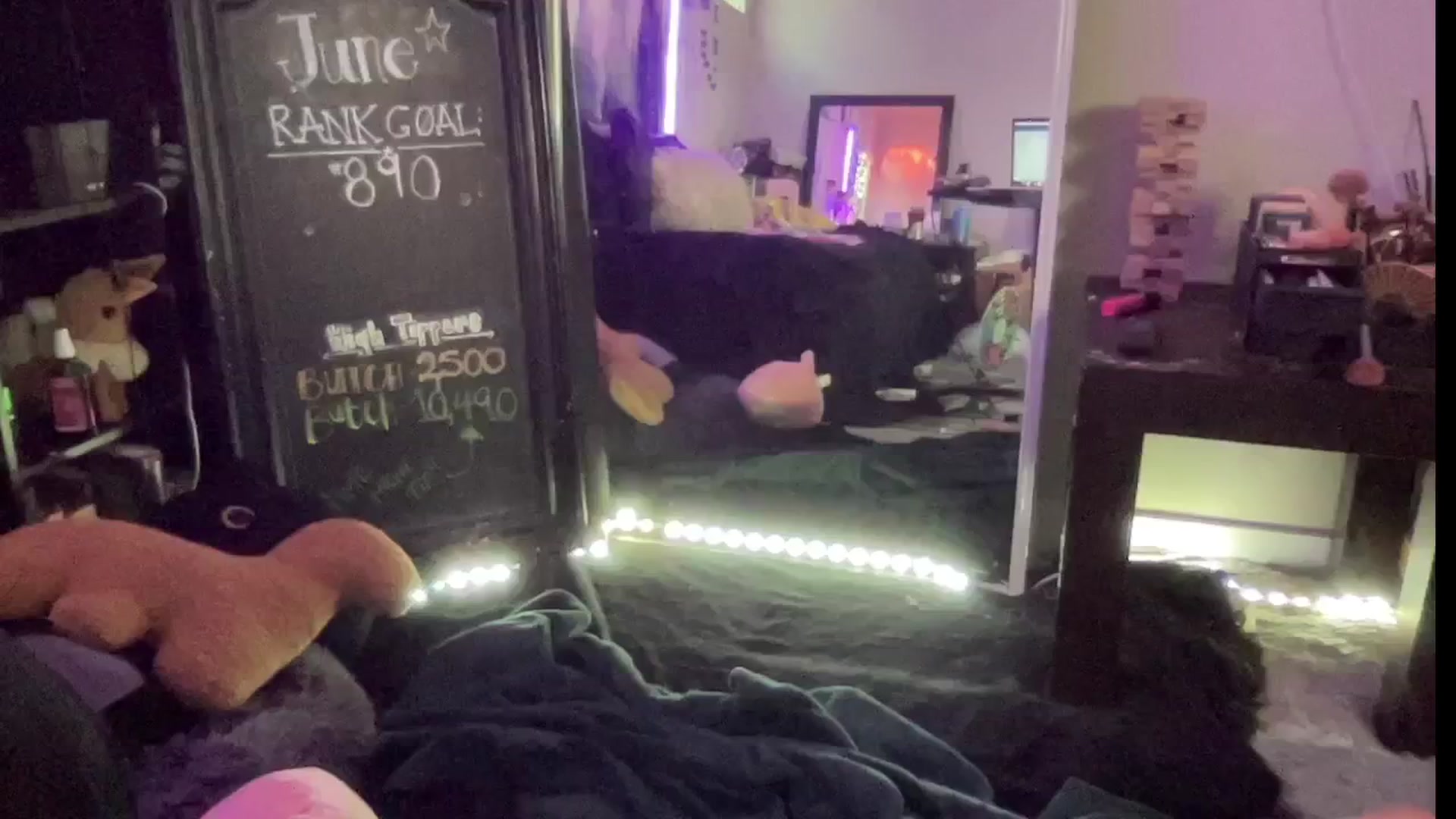 Gallery image thumbnail from RileyWoods's myfreecams stream on, 07/18/2024, 24:17 image 13 of 20