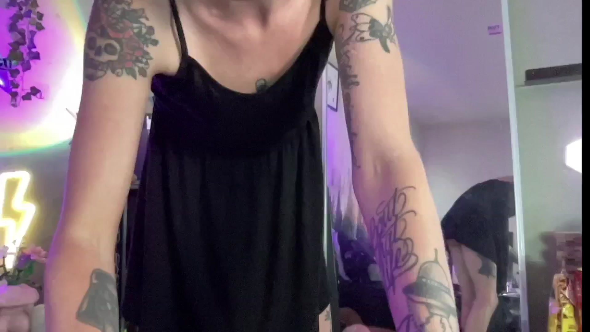 Gallery image thumbnail from RileyWoods's myfreecams stream on, 07/20/2024, 01:22 image 18 of 20