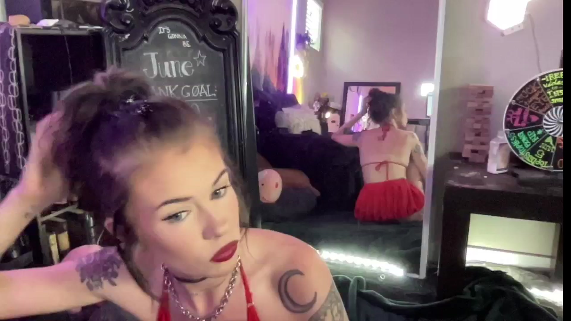 Gallery image thumbnail from RileyWoods's myfreecams stream on, 07/20/2024, 01:22 image 3 of 20