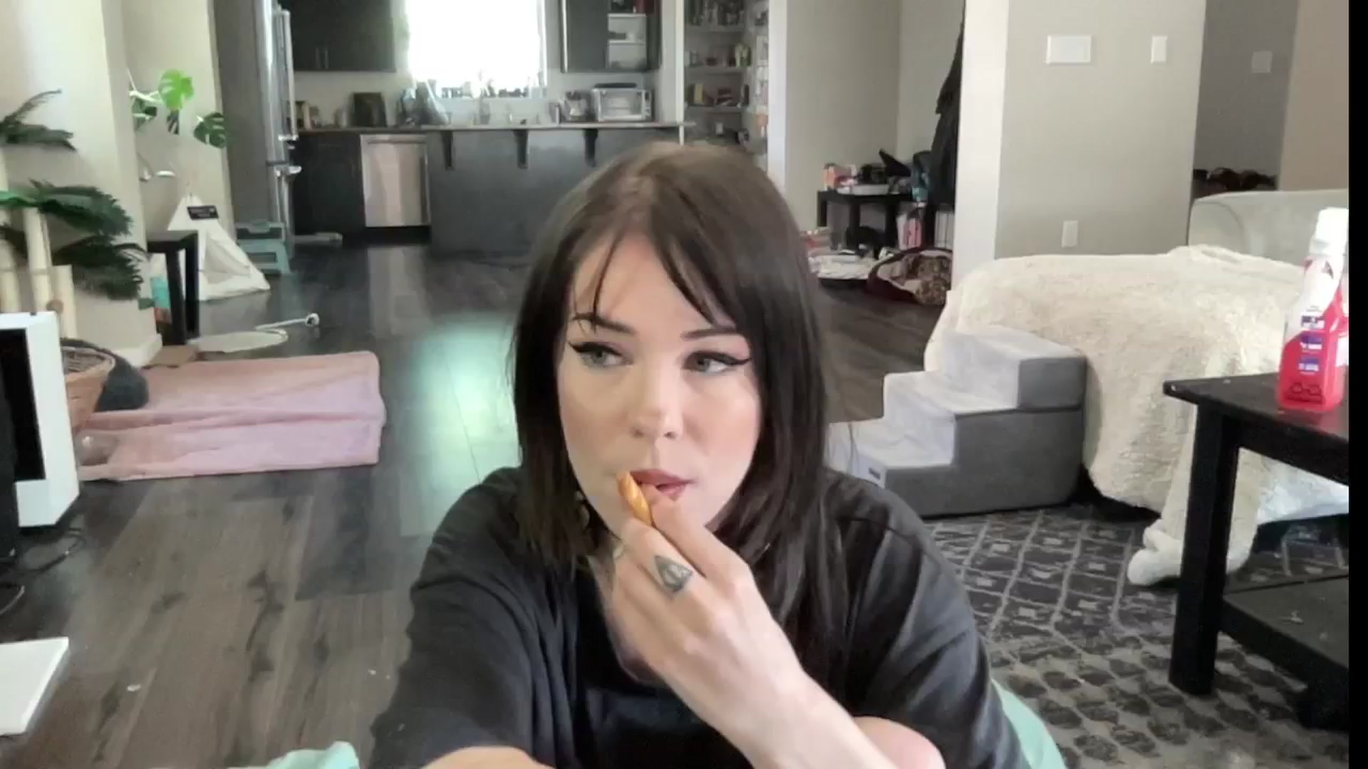 Gallery image thumbnail from RileyWoods's myfreecams stream on, 07/23/2024, 24:00 image 11 of 20