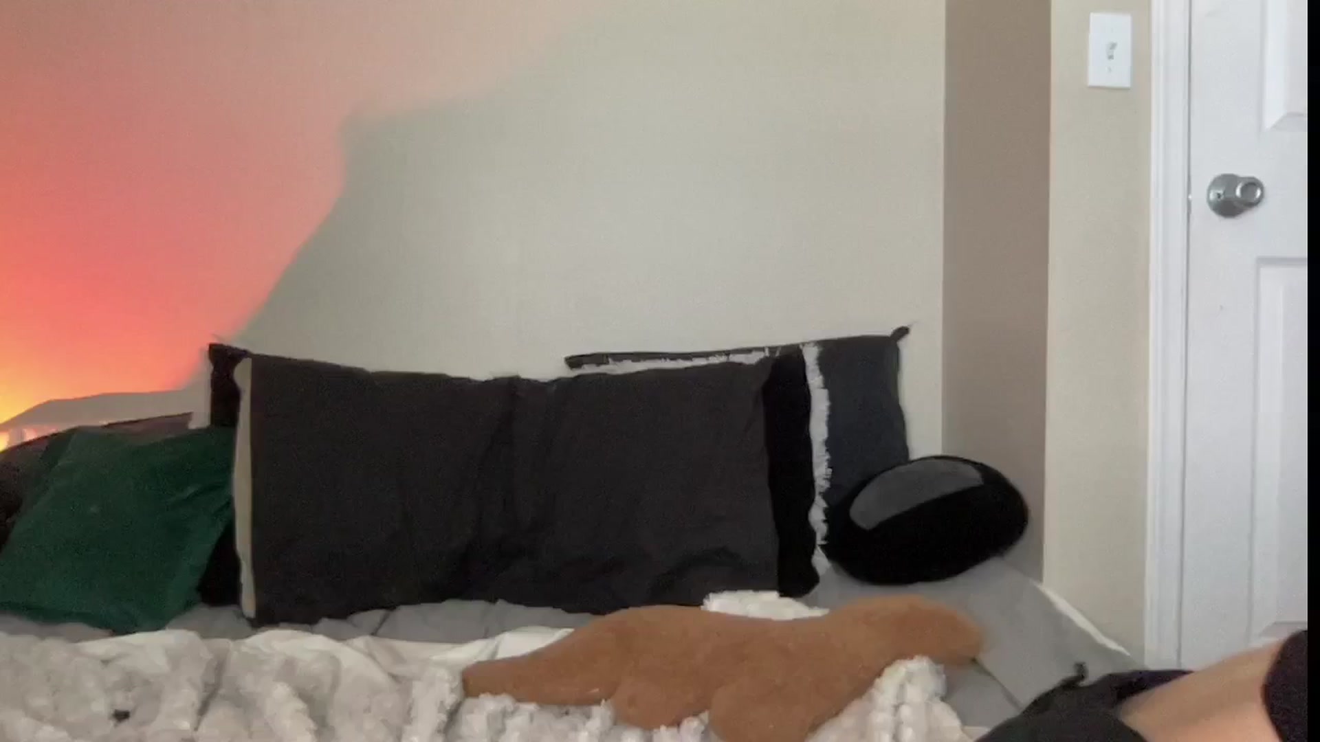 Gallery image thumbnail from RileyWoods's myfreecams stream on, 08/10/2024, 23:33 image 17 of 20