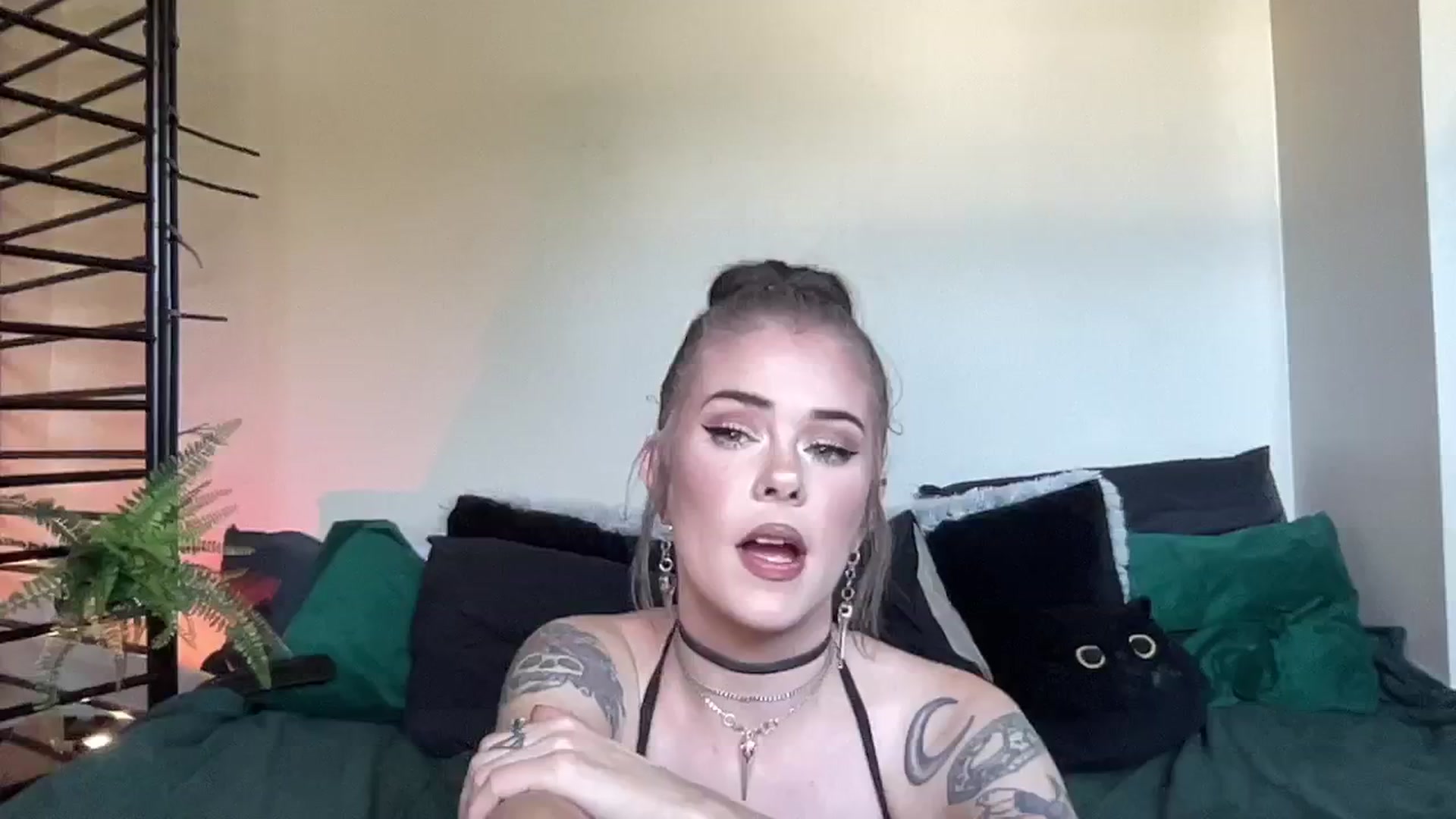 Gallery image thumbnail from RileyWoods's myfreecams stream on, 08/26/2024, 01:50 image 8 of 20