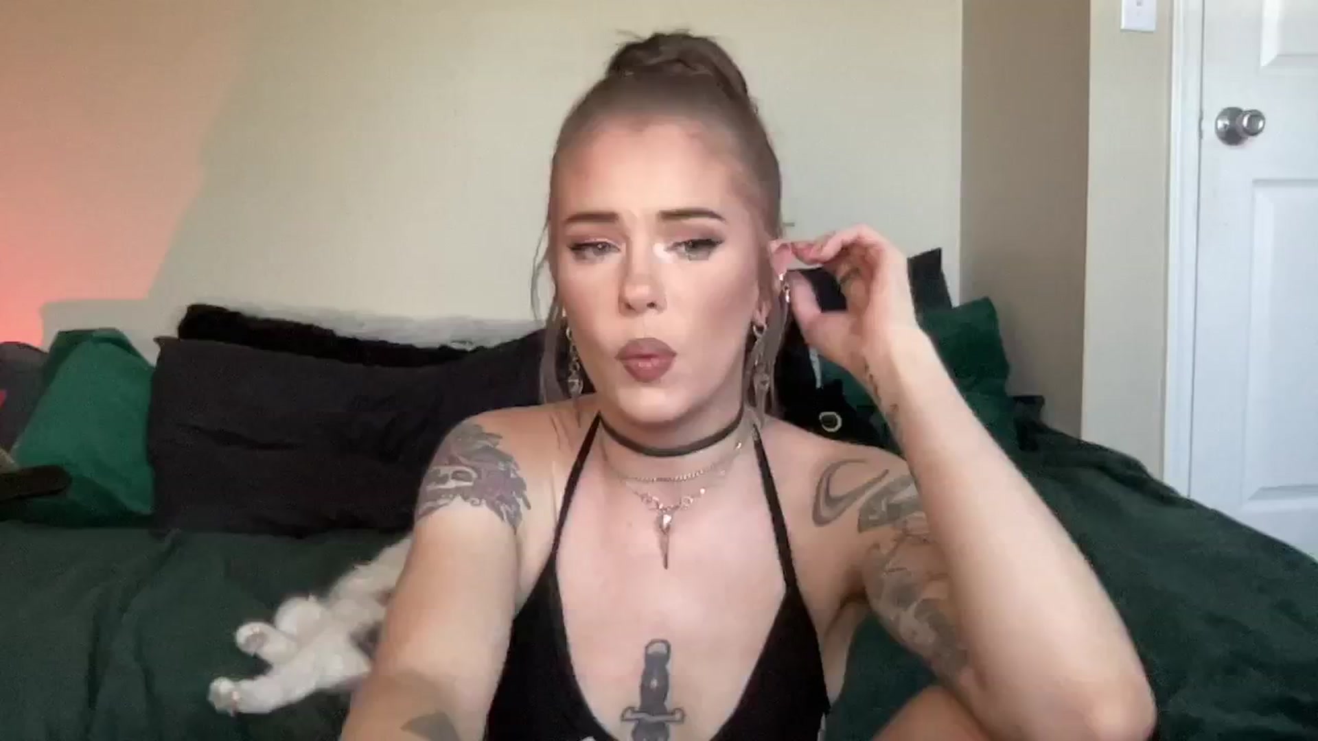 Gallery image thumbnail from RileyWoods's myfreecams stream on, 08/26/2024, 01:50 image 4 of 20