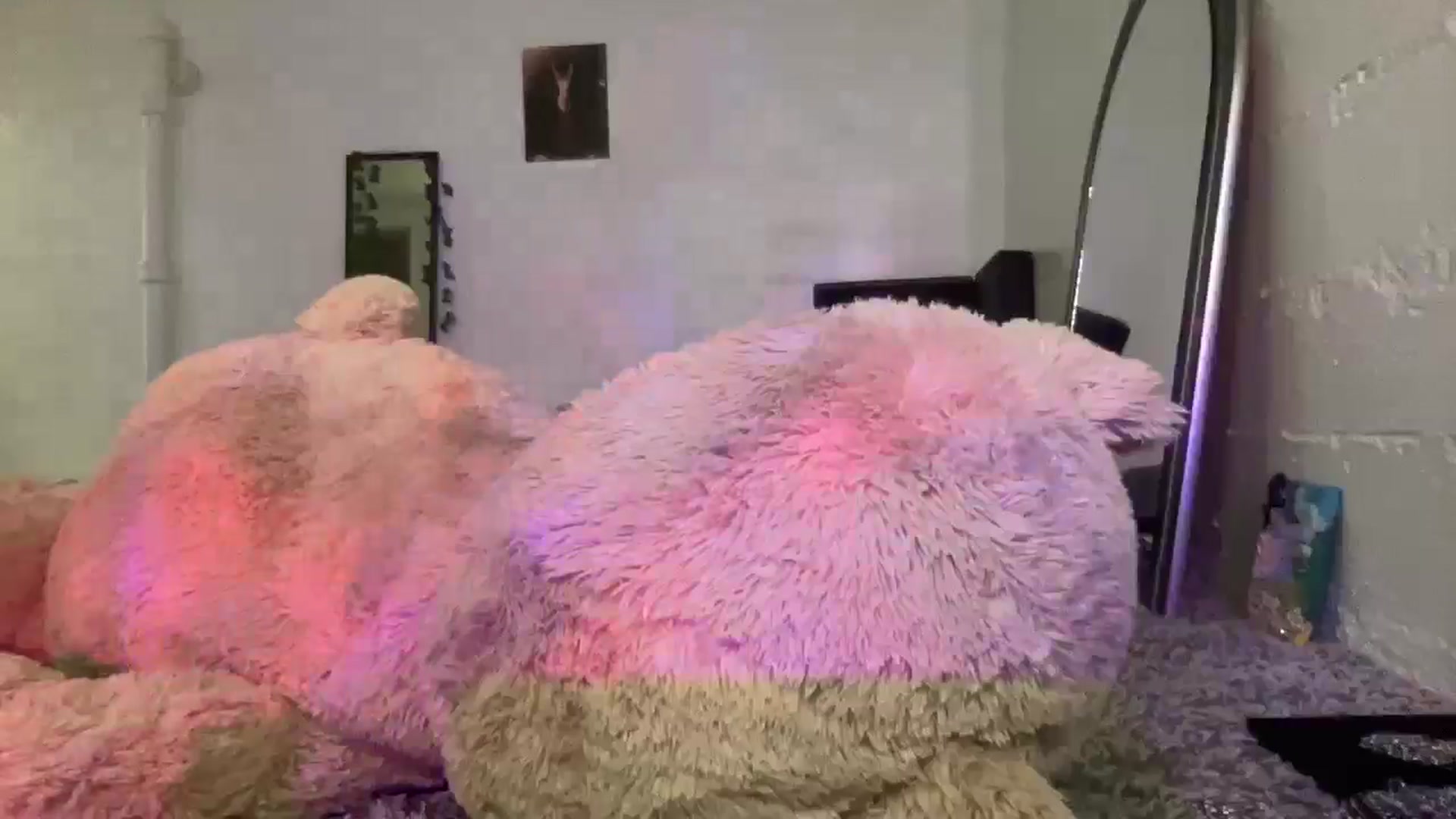 Gallery image thumbnail from RileyWoods's myfreecams stream on, 07/07/2025, 01:25 image 10 of 20