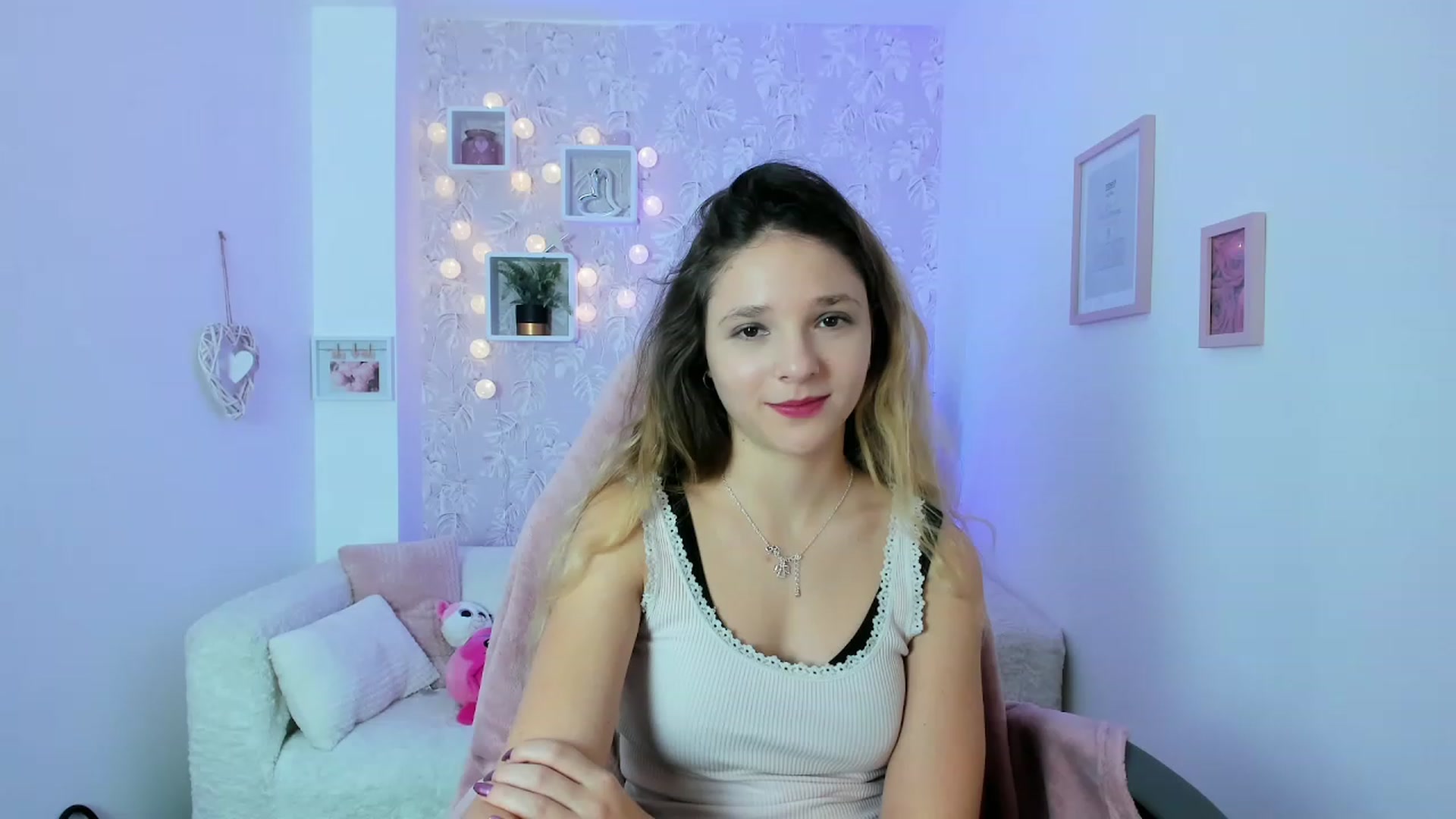 Gallery image thumbnail from Riley_Cutie's myfreecams stream on, 12/19/2022, 12:44 image 20 of 20