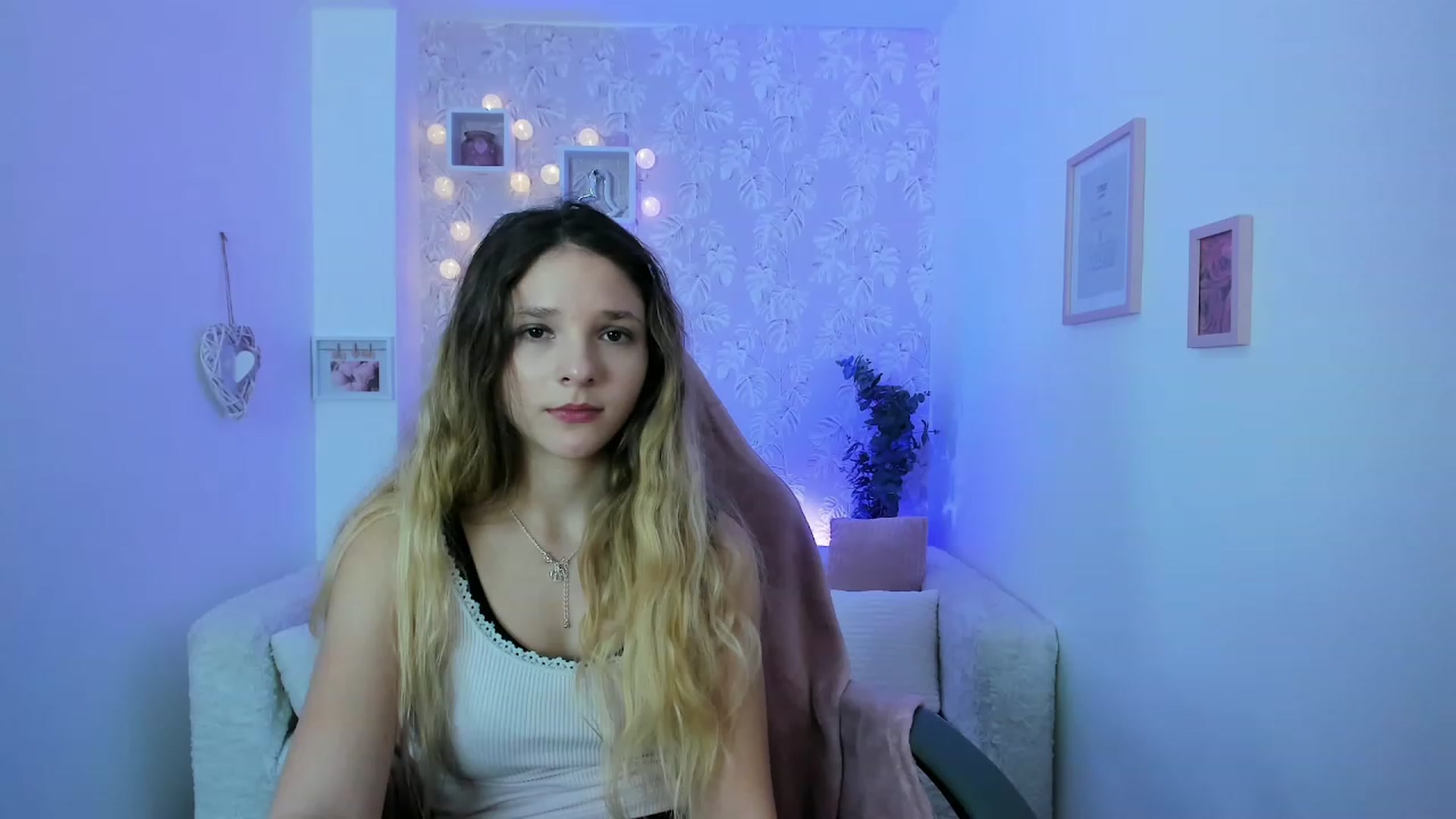 Gallery image thumbnail from Riley_Cutie's myfreecams stream on, 12/19/2022, 13:33 image 20 of 20
