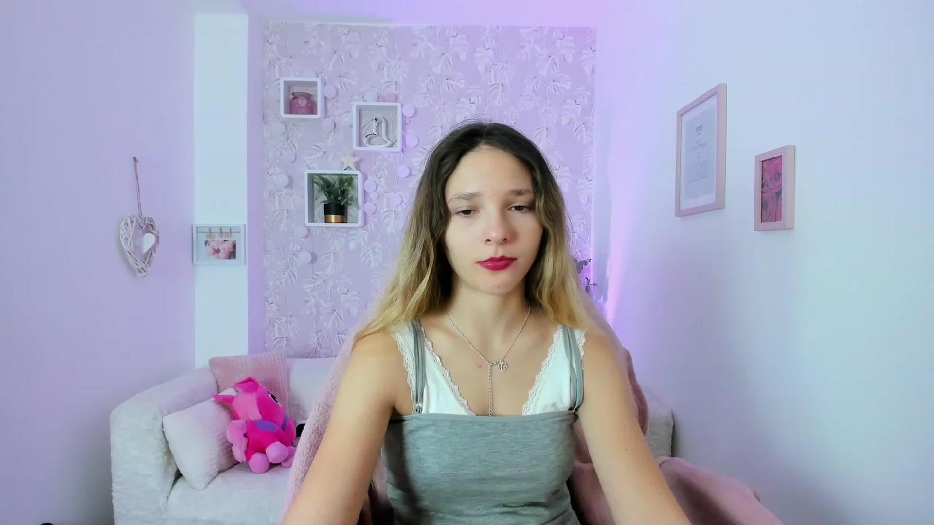 Gallery image thumbnail from Riley_Cutie's myfreecams stream on, 12/20/2022, 09:43 image 16 of 20